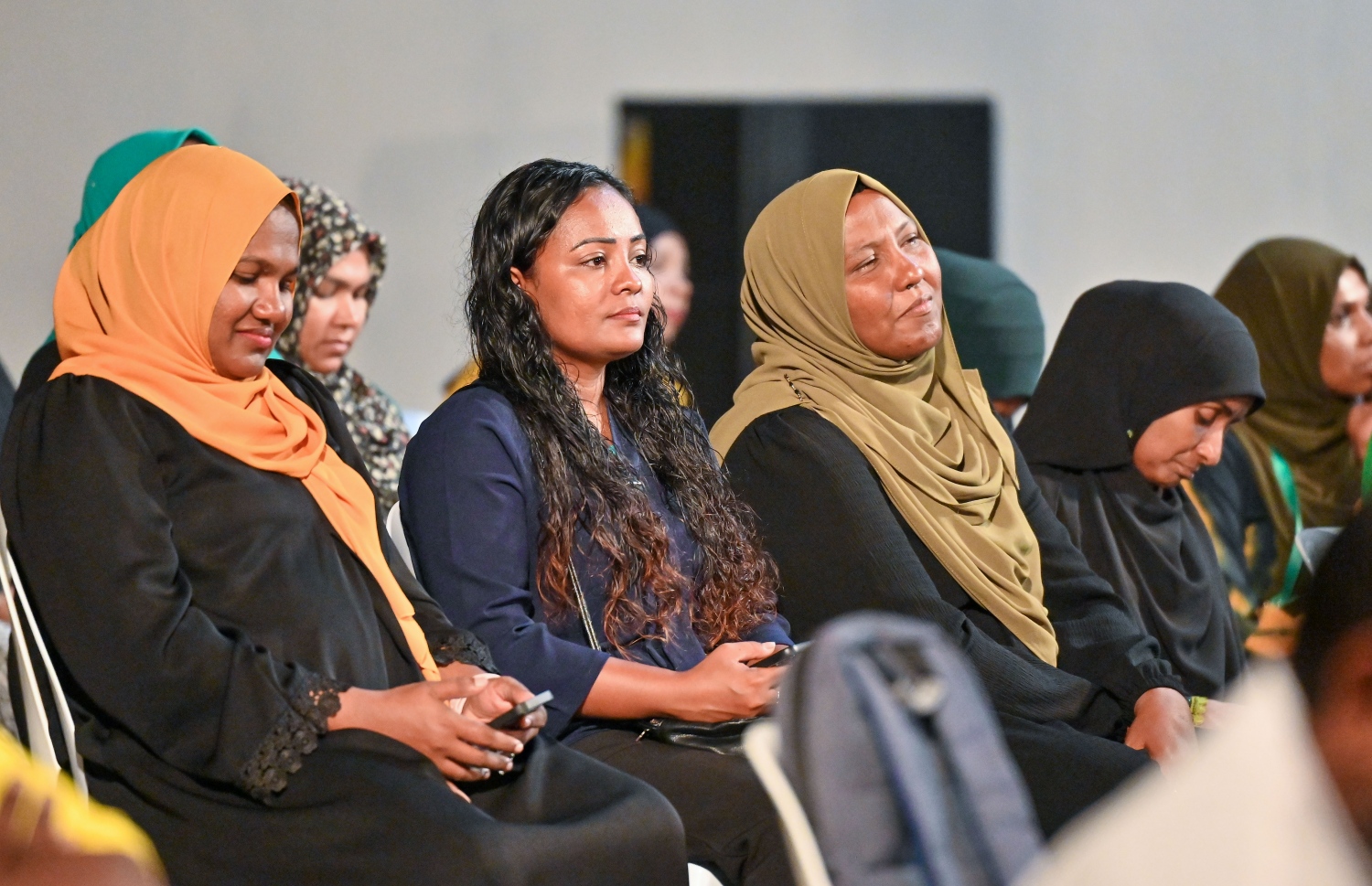 އެމްޑީޕީގެ ރިޔާސީ ކެންޑިޑޭޓް ރައީސް އިބްރާޙިމް މުހައްމު ސޯލިހު ގދ ގައްދޫގައި ބޭއްވި ކެމްޕެއިން ޖަލްސާގައި ބައިވެރިވި ބައެއް މީހުން.--- ފޮޓޯ: ފަޔާޒު މޫސާ | މިހާރު