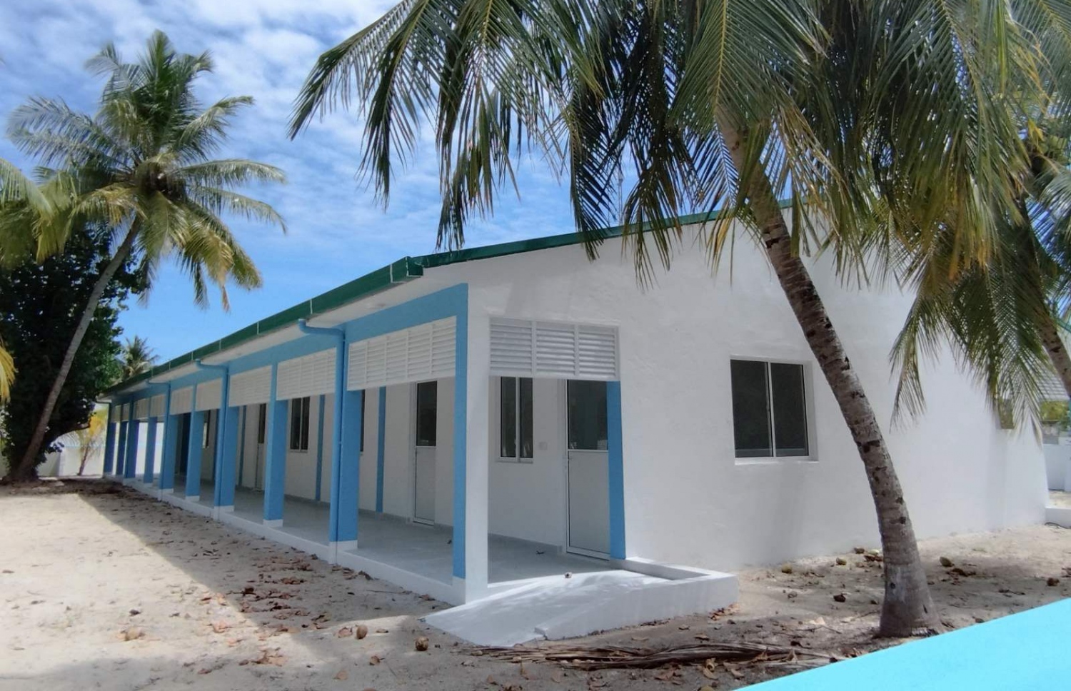 ވ. ރަކީދޫގައި އަލަށް އިމާރާޓްކުރި ސެޓްލައިޓް ސްކޫލު.--