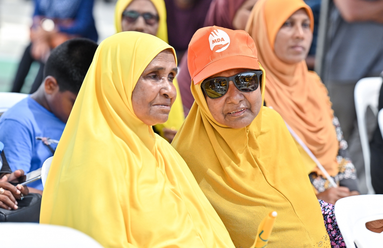 ރައީސް އިބްރާހިމް މުހައްމަދު ސޯލިހުގެ ރިޔާސީ ކެމްޕެއިނަށް ގދ. ފަރެސްމާތޮޑާއަށް ވަޑައިގެން ބޭއްވި ޖަލްސާގައި ބަޔަކު ބައިވެރިވަނީ.-- ފޮޓޯ: ފަޔާޒް މޫސާ | މިހާރު