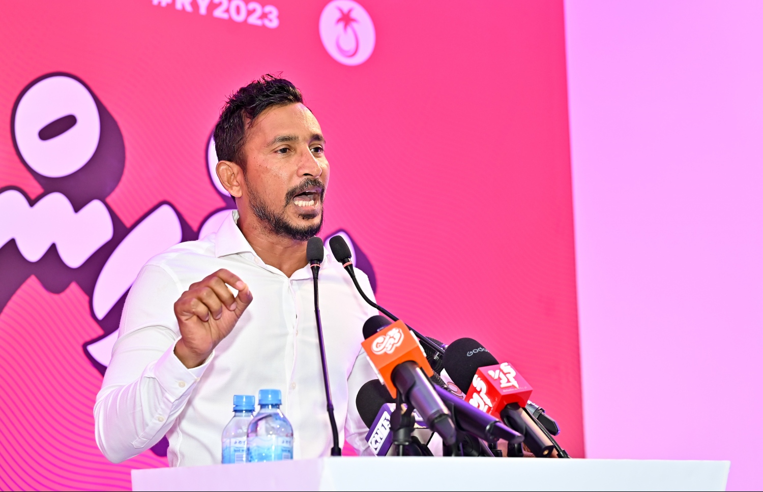 އަލިމަސް ކާނިވަލުގައި ޕީޕީއެމް/ޕީއެންސީން ތައްޔާރުކުރި އެ ކޯލިޝަންގެ ރިޔާސީ ކެމްޕެއިން ޖަގަހަ ރަސްމީކޮށް ހުޅުވުމުގެ ރަސްމިއްޔާތުގައި ޕީޕީއެމާ ދެވަނަ ފަހަރަށް ރޭ ގުޅިވަޑައިގެންނެވި އިނގުރައިދޫ ދާއިރާގެ ކުރީގެ މެމްބަރު އިބްރާހިމް ފަލާހު ވާހަކަ ދައްކަވަނީ.---ފޮޓޯ: ނިޝާން އަލީ| މިހާރު