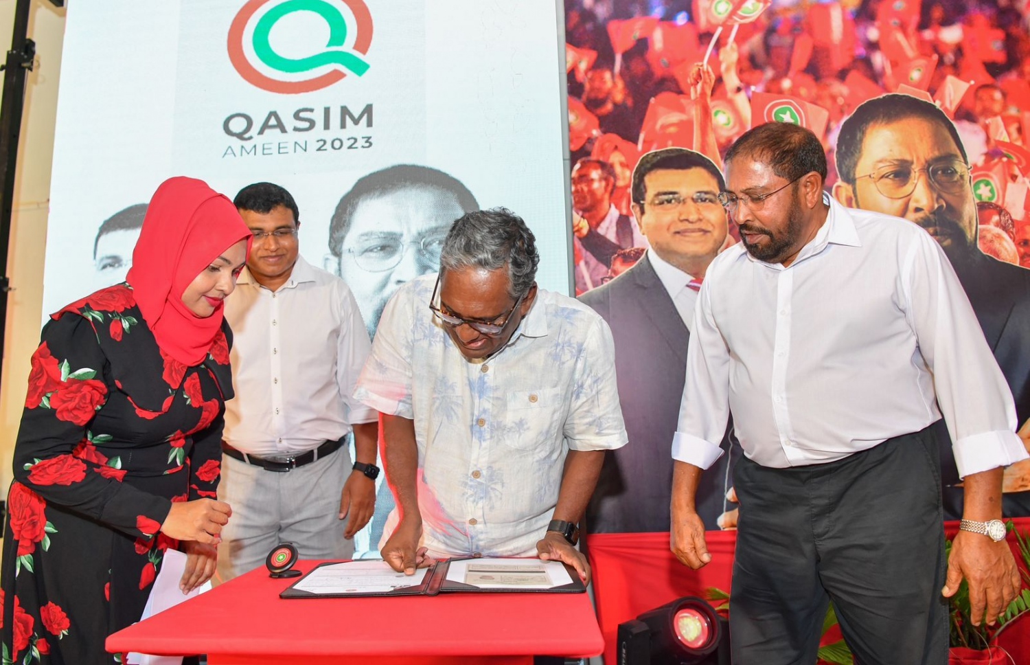 ޑރ. މުހައްމަދު ވަހީދު ޖުމްހޫރީ ޕާޓީއާ ގުޅިވަޑައިގަތުން.-- ފޮޓޯ: ޖޭޕީ