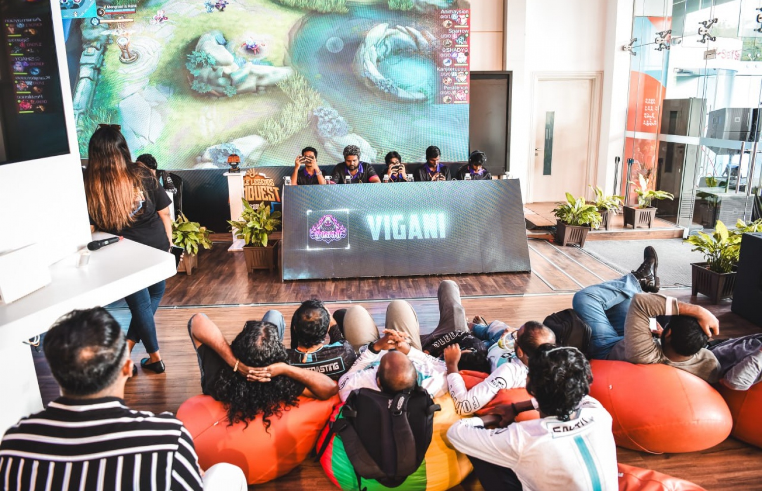 ގްރޭންޑު ފިނާލޭގެ މެޗު ކުރިއަށް ދަނީ. -- ފޮޓޯ: ދިރާގު