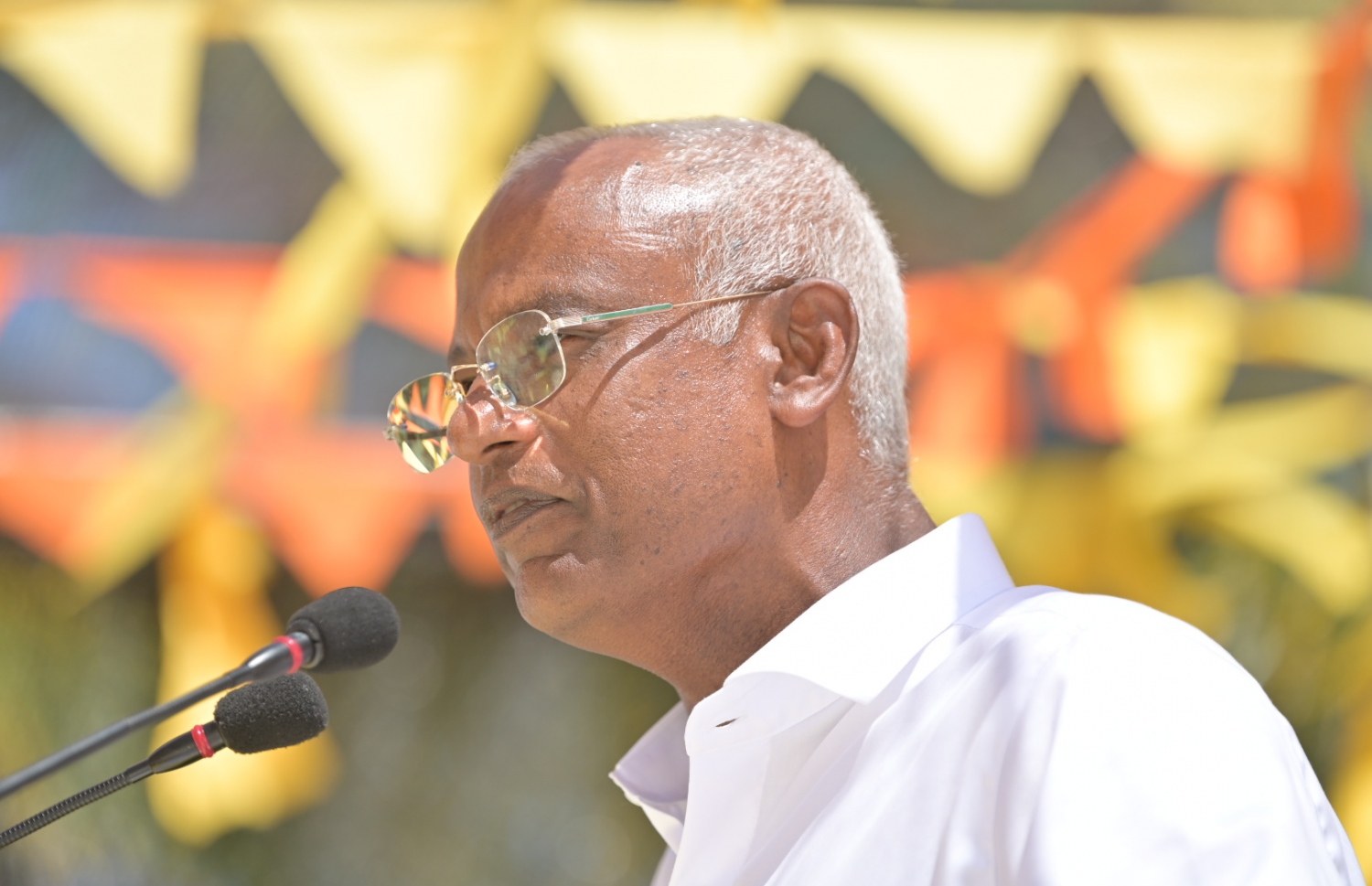 ލަންދޫގައި ރައީސް ވާހަކަ ދައްކަވަނީ: ޒުވާނުންގެ ކުރިއެރުމަށް މެނިފެސްޓޯގައި ގިނަ ކަންކަން ހިމަނުއްވާފައިވާ ކަން ފާހަގަކުރެއްވި. -- ފޮޓޯ | އެމްޑީޕީ