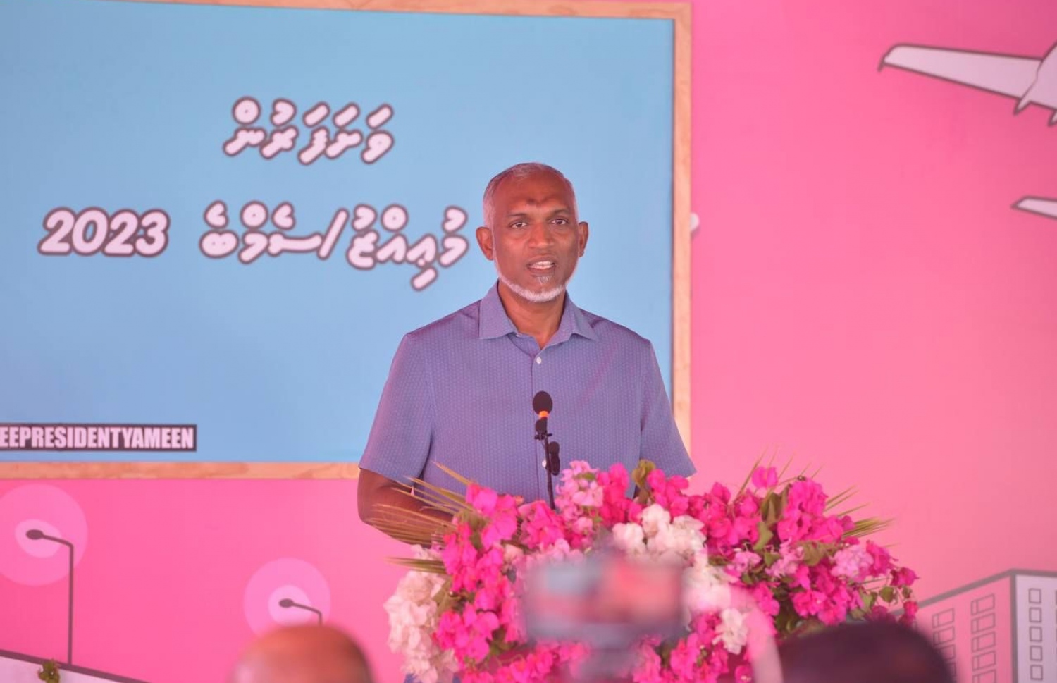 ރިޔާސީ އިންތިހާބުގެ ކެމްޕެއިނަށް ވަށަފަރަށް ވަޑައިގެން ބޭއްވި ބައްދަލުވުމުގައި މުއިއްޒު ވާހަކަދައްކަވަނީ.-- ފޮޓޯ: ޕީޕީއެމް