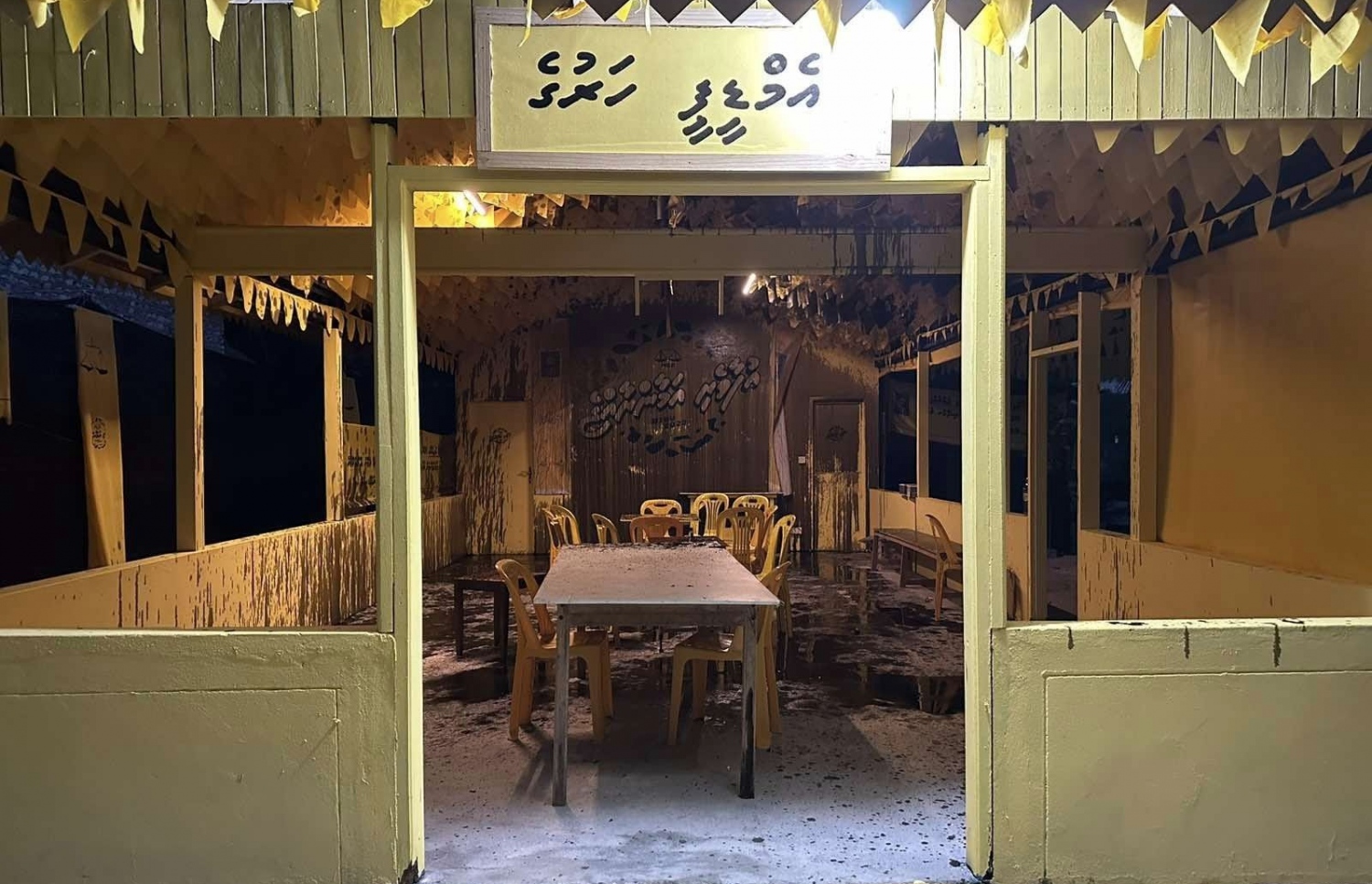 ހޯނޑެއްދޫގެ އެމްޑީޕީ ހަރުގެއަށް ކަޅުތެޔޮ ޖަހައިފައި.-- ފޮޓޯ: އަރިޝް އަބްދުﷲ | ފޭސްބުކް