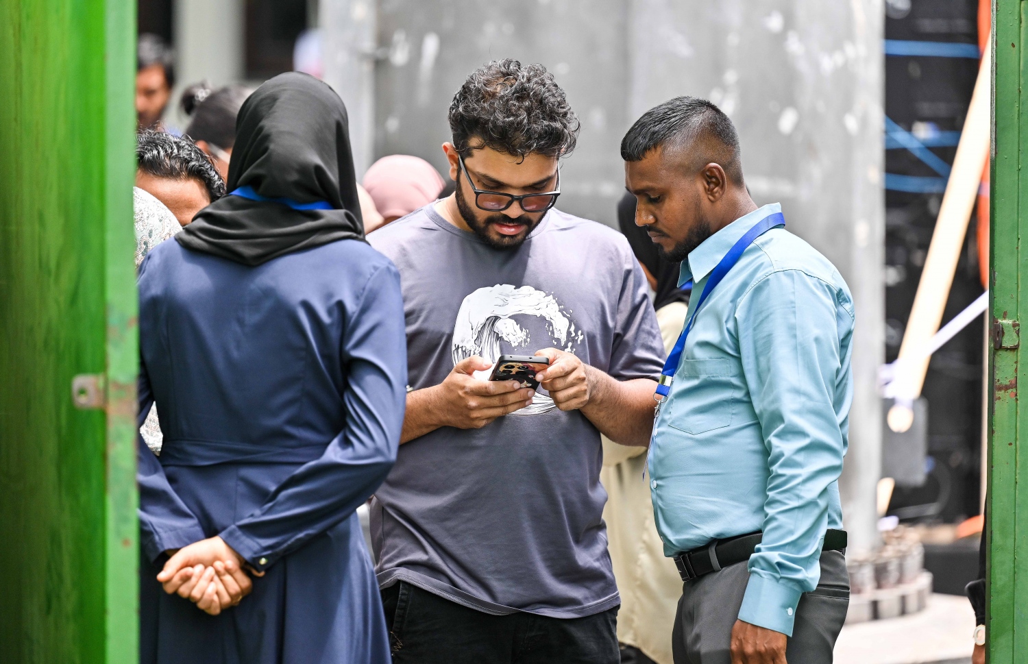 މާލެ ސަރަހައްދުން ދޫ ކުރާ ގޯތީގެ ގުރުގައި ބައިވެރިވި މީހުން ގަލޮޅު ދަނޑަށް ވަންނަނީ.-- ފޮޓޯތައް: ފަޔާޒް މޫސާ /މިހާރު