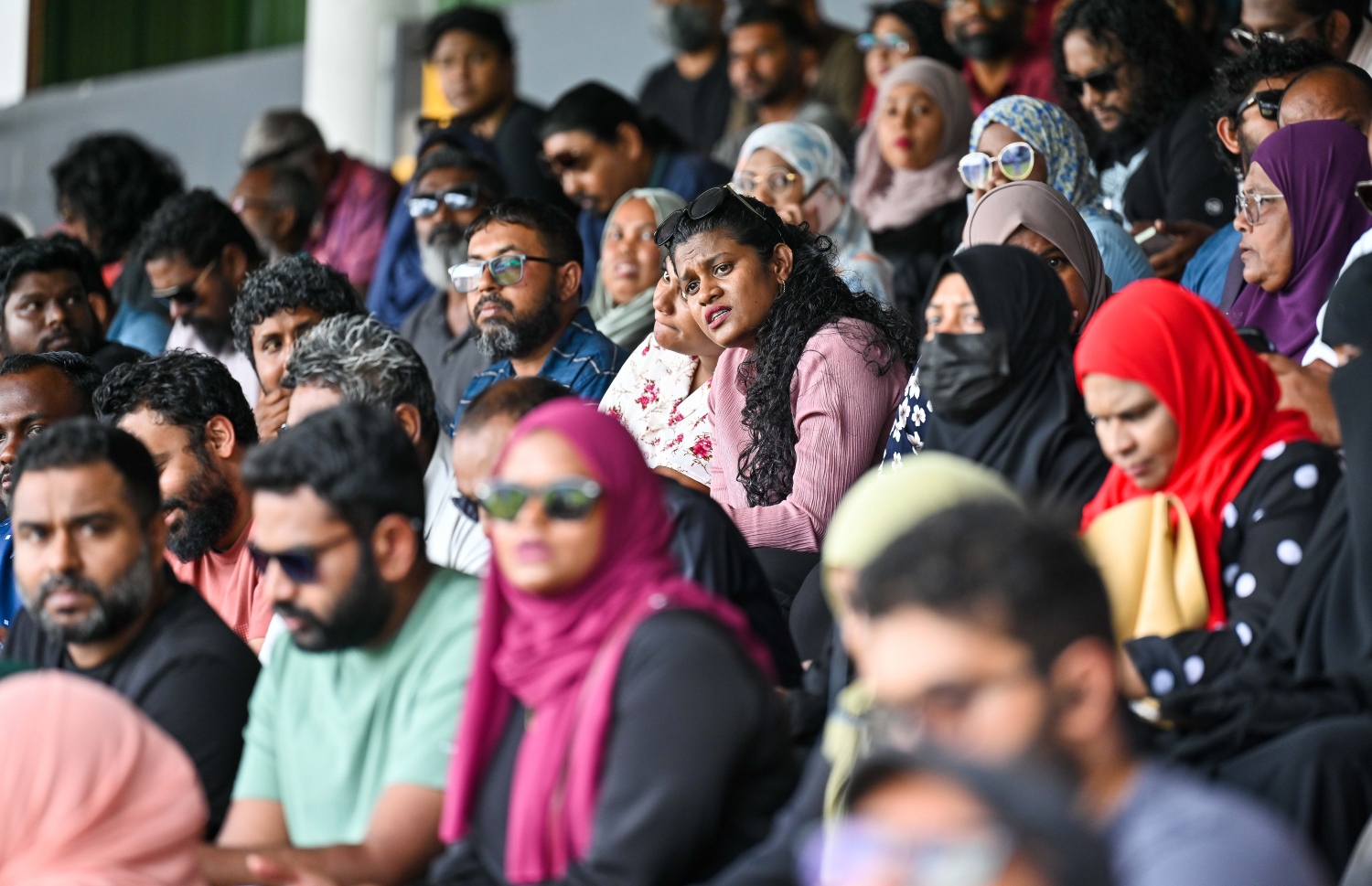 މާލެ ސަރަހައްދުން ދޫ ކުރާ ގޯތީގެ ގުރުގައި ބައިވެރިވި މީހުން ގަލޮޅު ދަނޑުގައި.-- ފޮޓޯތައް: ފަޔާޒް މޫސާ /މިހާރު