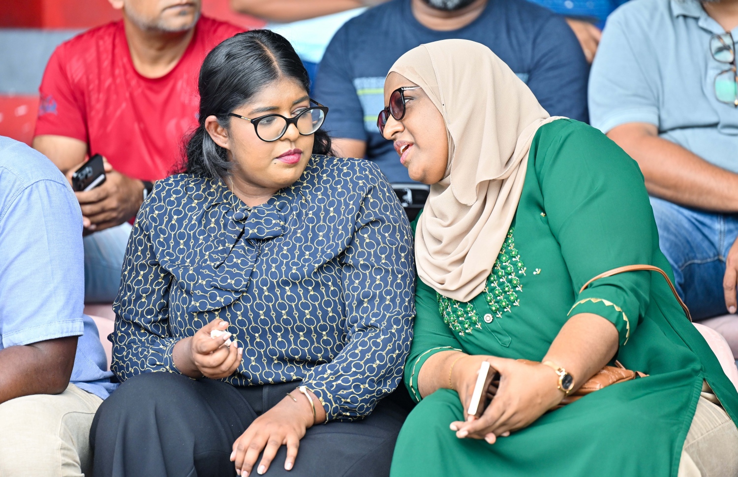 މާލެ ސަރަހައްދުން ދޫ ކުރާ ގޯތީގެ ގުރުގައި ބައިވެރިވި މީހުން ގަލޮޅު ދަނޑުގައި.-- ފޮޓޯތައް: ފަޔާޒް މޫސާ /މިހާރު
