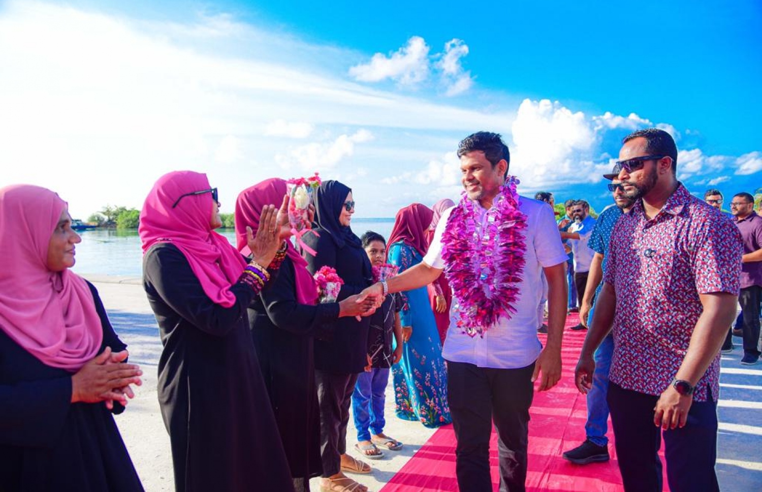 މިއަދު ފަރެސްމާތޮޑާއަށް ހުސެއިން ވަޑައިގެންނެވުމުން މަރުހަބާ ދަންނަވަނީ: މަސްވެރިންނަށް ރަނގަޅު ގޮތްތައް ހޯދައިދެއްވާނެ ކަަމަށް ވިދާޅުވި.