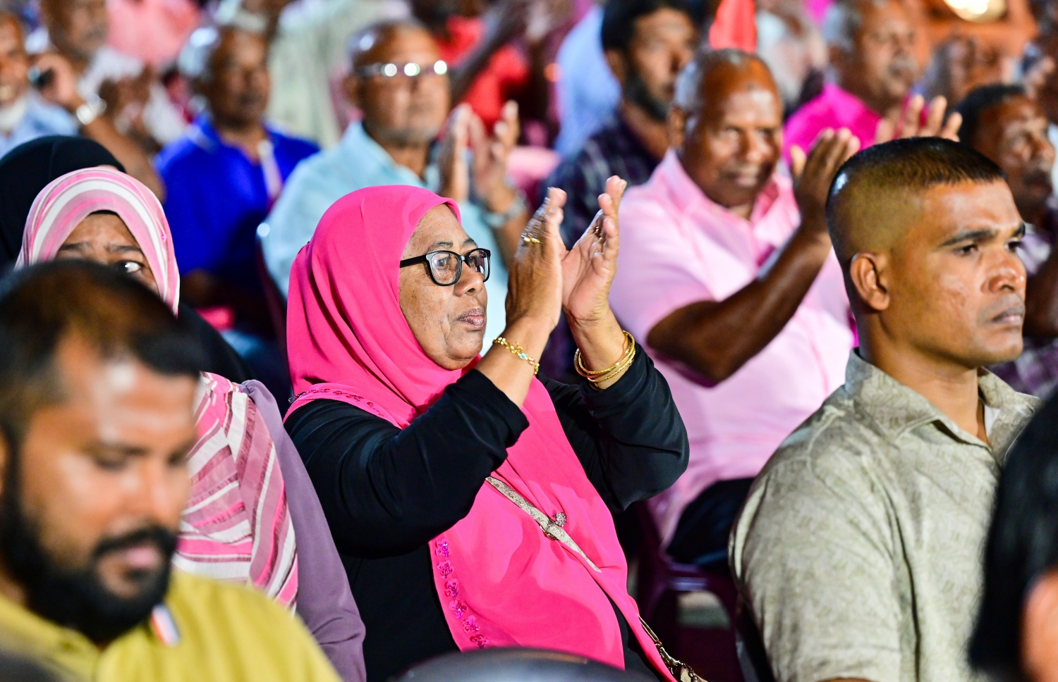 ޕީއެންސީގެ ރިޔާސީ ކެންޑިޑޭޓް ޑރ. މުހައްމަދު މުއިއްޒުގެ ރިޔާސީ ކެމްޕެއިނަށް ދ. ކުޑަހުވަދޫގައި ބޭޭއްވި ޖަލްސާ.-- ފޮޓޯ: ނިޝާން އަލީ | މިހާރު