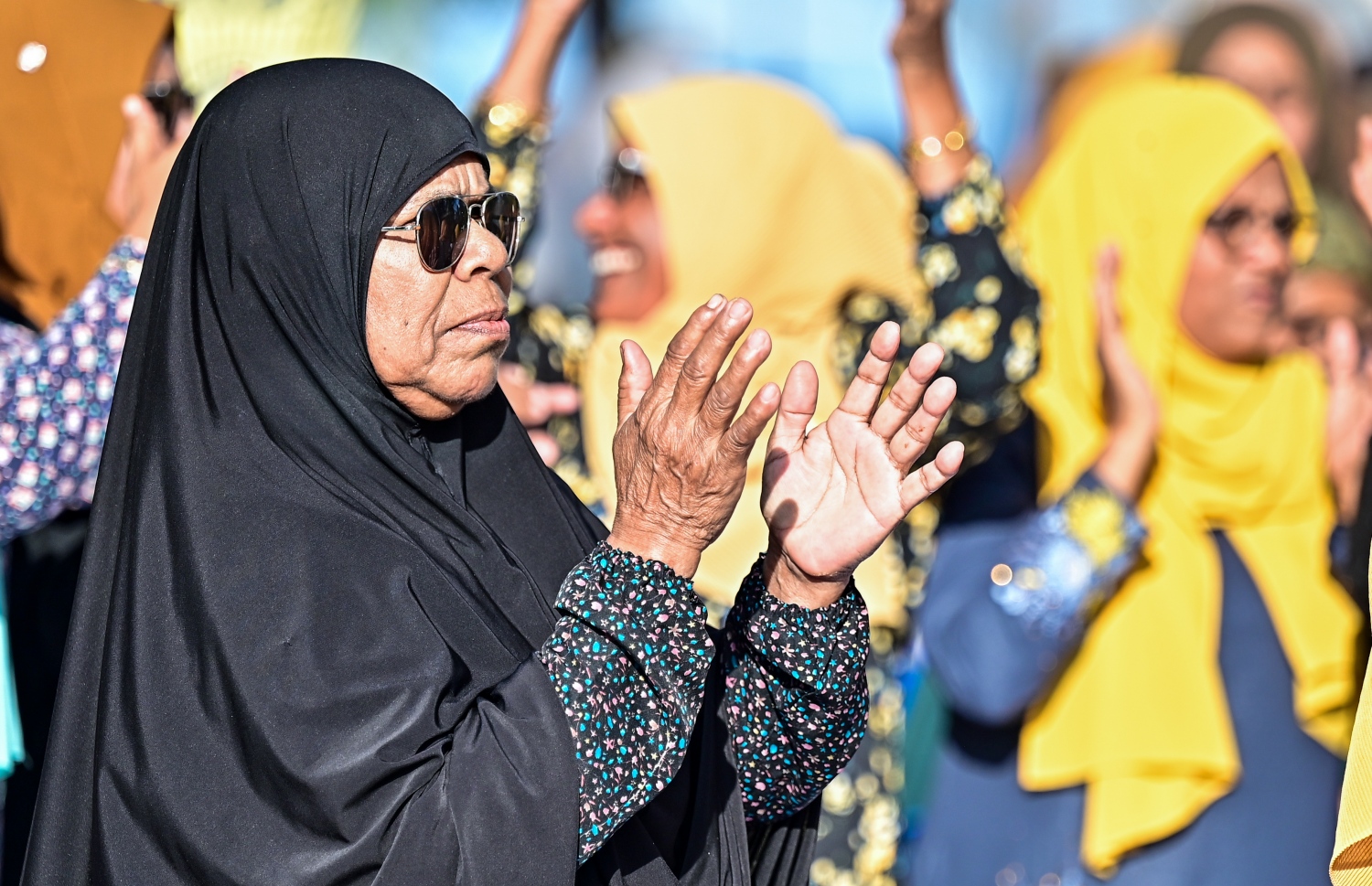 ގުޅިފައިވާ ޕާޓީތަކުން "ޓީ ވިތް އިބޫ"ގެ ނަމުގައި ބޭއްވި އަންހެނުންގެ އިވެންޓުގެ ތެރެއިން؛ މި އިވެންޓުގައި ގިނަ އަދަދެއްގެ އަންހެނުންގެ ބައިވެރިވި-- ފޮޓޯ: ފަޔާޒް މޫސާ | މިހާރު