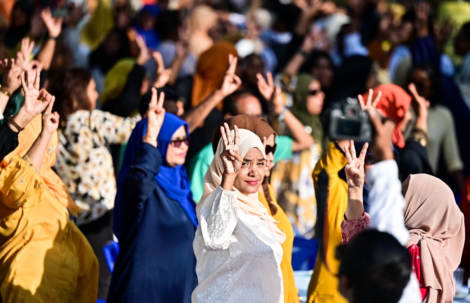 ގުޅިފައިވާ ޕާޓީތަކުން "ޓީ ވިތް އިބޫ"ގެ ނަމުގައި ބޭއްވި އަންހެނުންގެ އިވެންޓުގެ ތެރެއިން؛ މި އިވެންޓުގައި ގިނަ އަދަދެއްގެ އަންހެނުންގެ ބައިވެރިވި-- ފޮޓޯ: ފަޔާޒް މޫސާ | މިހާރު