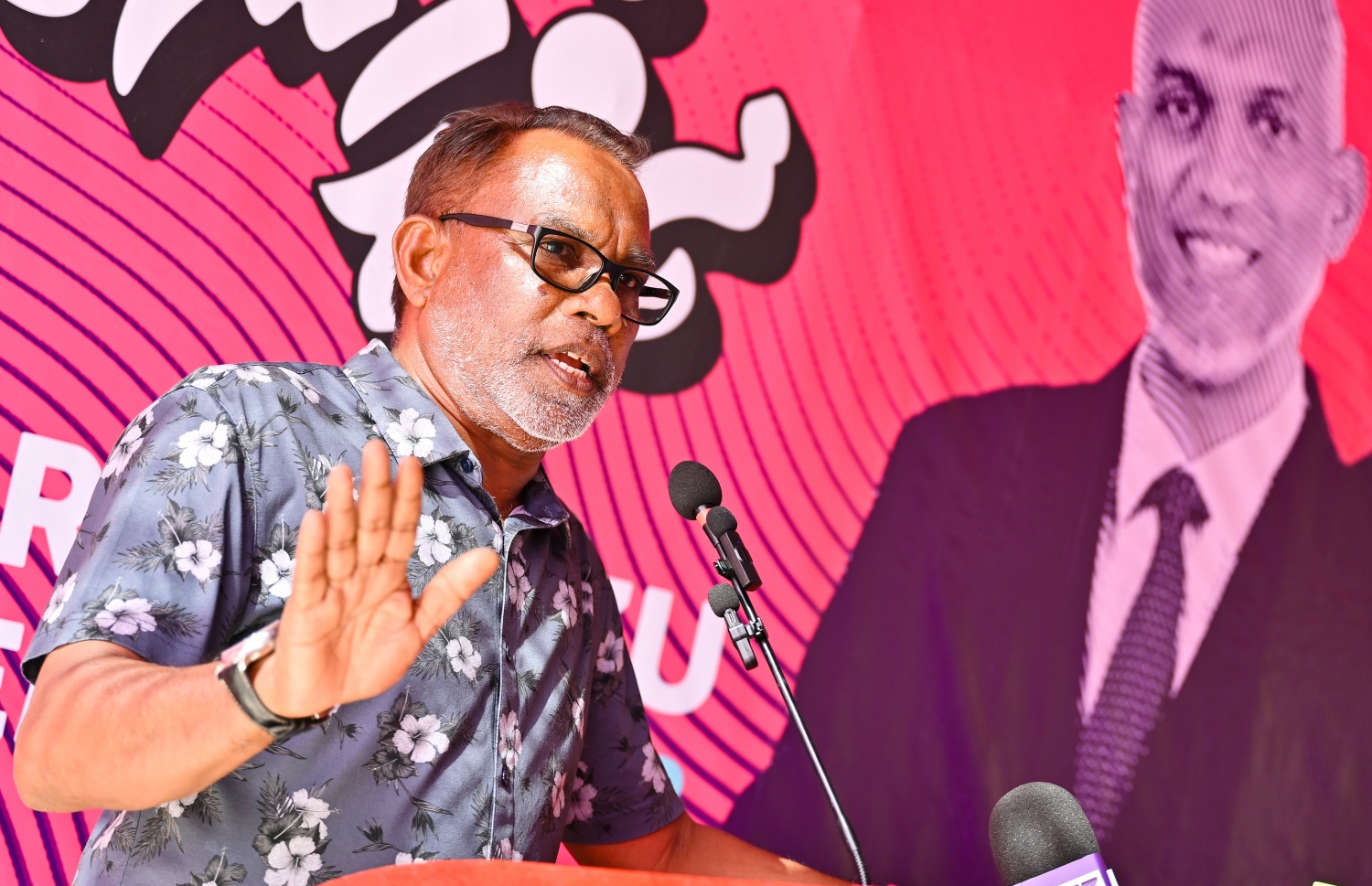 ޕީއެންސީގެ ރައީސް އަބްދުއްރަހީމް އަބްދުﷲ ވ. ފެލިދޫގައި ބޭއްވި ޖަލްސާގައި ވާހަކަ ދައްކަވަނީ-- ފޮޓޯ: ނިޝާން އަލީ/ މިހާރު