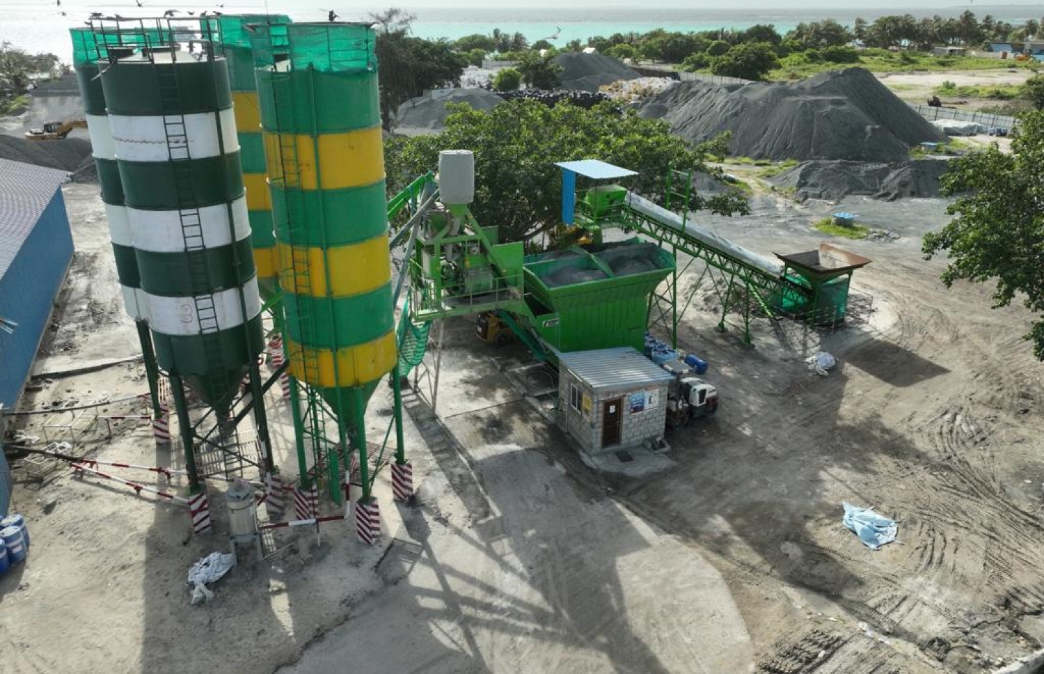 ހަނިމާދޫ އެއާޕޯޓުގެ ބައެއް ކޮންސްޓްރަކްޝަން މަސައްކަތްތައް-- ފޮޓޯ: މިހާރު