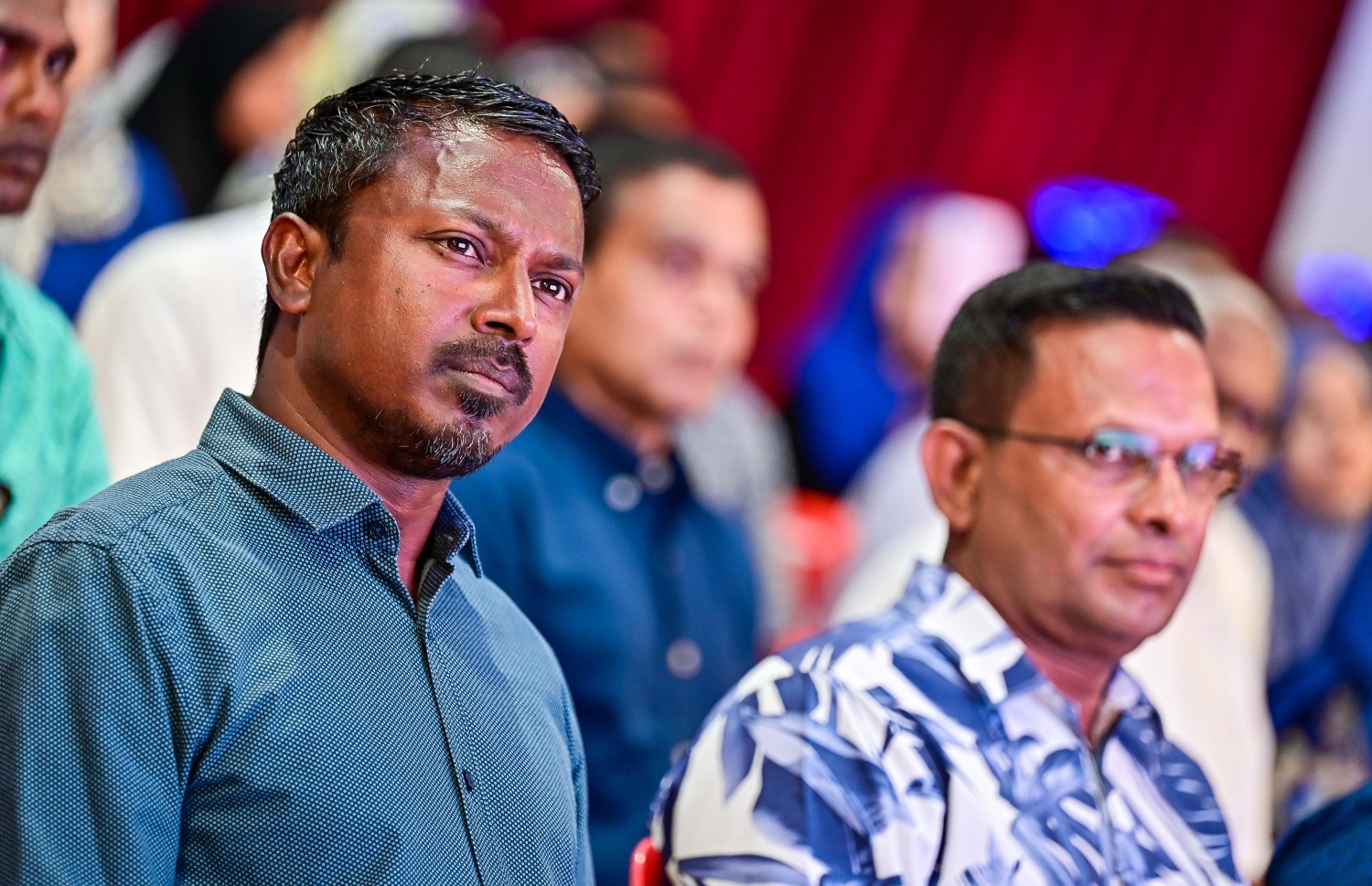 މާލެ ތަރައްގީ ކުރުމަށް އެމްއެންޕީން ގެންގުޅޭ ސިޔާސަތު ހާމަކުރަން ބޭއްވި ޖަލްސާގައި އުޝާމް ބައިވެރިވެވަޑައިގަންނަވަނީ.---ފޮޓޯ: ފަޔާޒު މޫސާ| މިހާރު