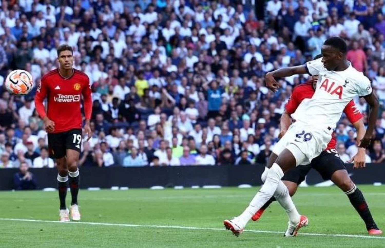 ޓޮޓެންހަމް އާއި ޔުނައިޓެޑް ކުޅުނު މެޗުގެ ތެރެއިން