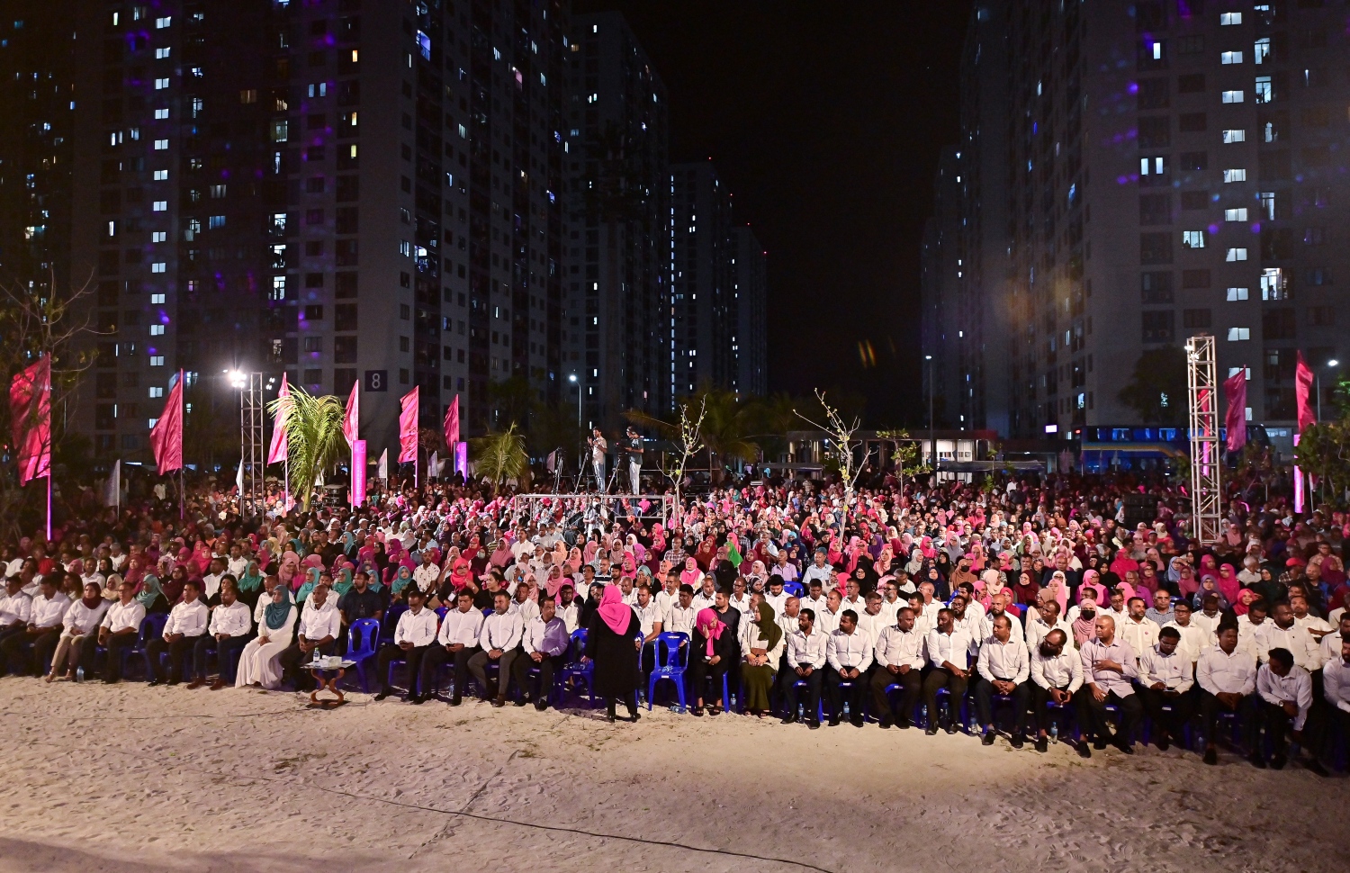 މިރޭގެ ޖަލްސާގައި ގިނަ އަދަދެއްގެ ބަޔަކު ބައިވެރިވަނީ --- މިހާރު ފޮޓޯ/ފަޔާޒް މޫސާ