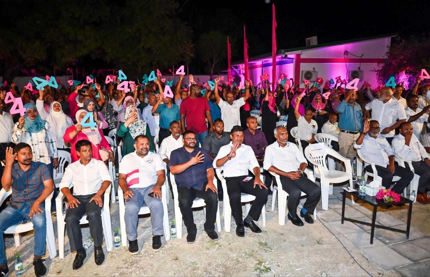 ޕީޕީއެމް/ޕީއެންސީގެ ޑރ. މުހައްމަދު މުއިއްޒުގެ ކެމްޕެއިނަށް ސ. ހިތަދޫގައި ބޭއްވި ޖަލްސާ.-- ފޮޓޯ: ނިޝާން އަލީ | މިހާރު