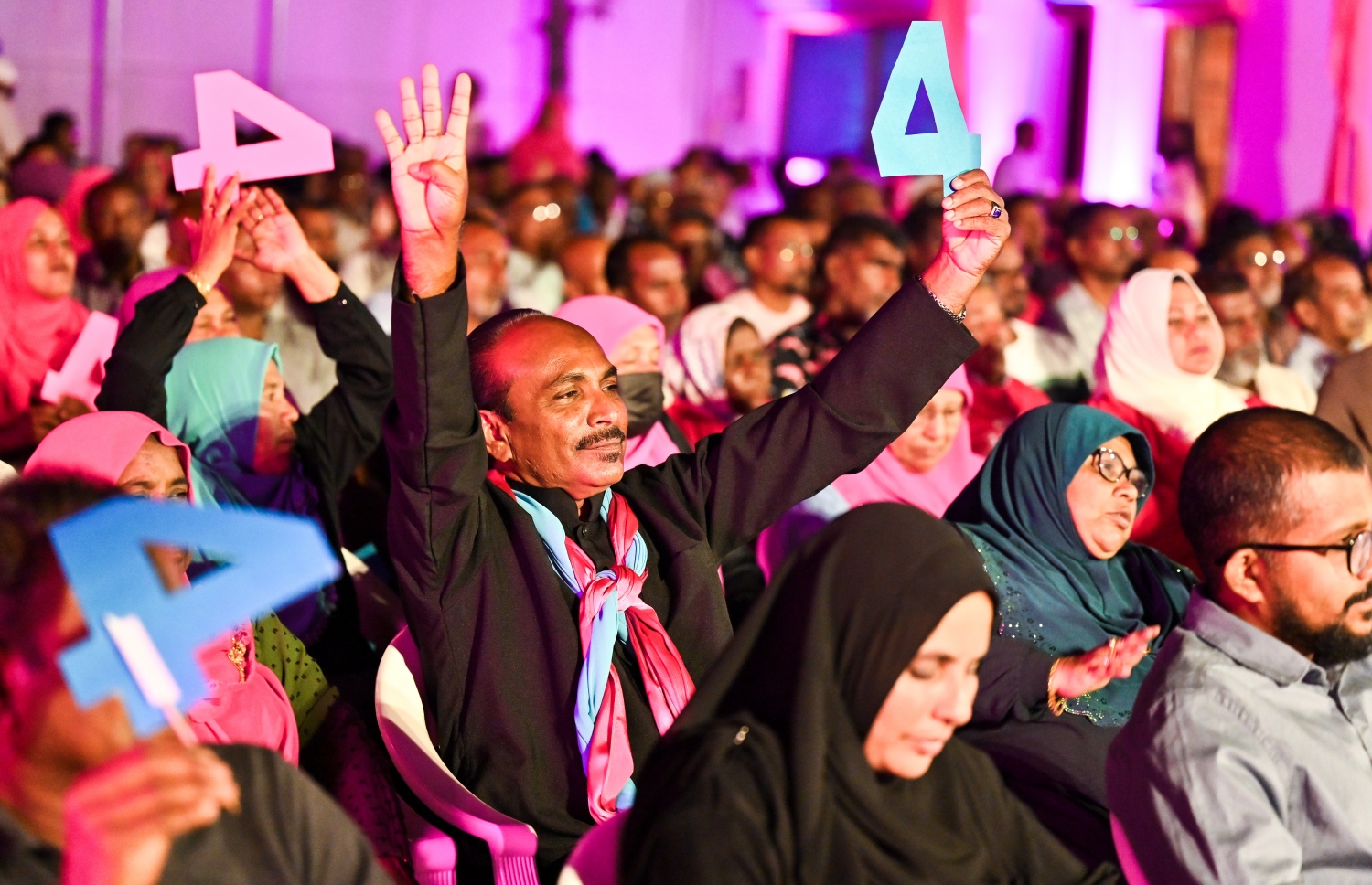 ޕީޕީއެމް/ޕީއެންސީގެ ޑރ. މުހައްމަދު މުއިއްޒުގެ ކެމްޕެއިނަށް ސ. ހިތަދޫގައި ބޭއްވި ޖަލްސާ.-- ފޮޓޯ: ނިޝާން އަލީ | މިހާރު