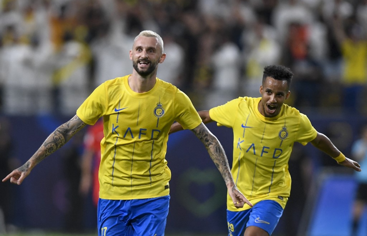 ބްރޯޒޮވިޗް (ވ) ނަސްރަށް ގޯލު ޖަހައިދިނުމަށް ފަހު އުފާފާޅު ކުރަނީ.-- ފޮޓޯ: އޭއެފްޕީ