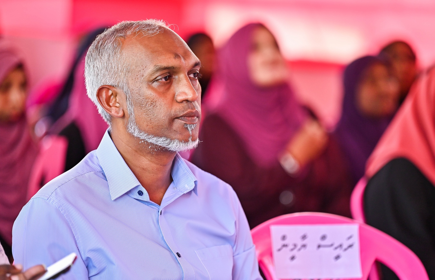 ށ. ކަނޑިތީމުގައި ބޭއްވި ކެމްޕޭނު ޖަލްސާގައި ޕީޕީއެމް/ޕީއެންސީގެ ރިޔާސީ ކެންޑިޑޭޓު ޑރ. މުހައްމަދު މުއިއްޒު. --ފޮޓޯ: ފަޔާޒް މޫސާ | މިހާރު