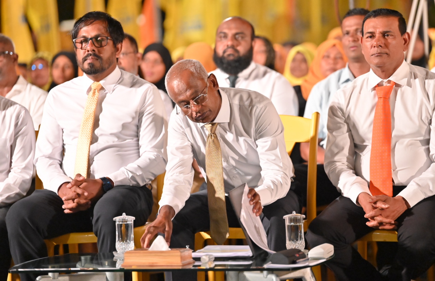 ރިޔާސީ އިންތިހާބުގެ ކެމްޕެއިނަށް ރައީސް އިބްރާހިމް މުހައްމަދު ސޯލިހު ރ. ދުވާފަރަށް ވަޑައިގެން، މި ރަށުގައި ބޭއްވި ޖަލްސާގައި ބައިވެރިވެވަޑައިގަންނަވަނީ.-- ފޮޓޯ: އެމްޑީޕީ