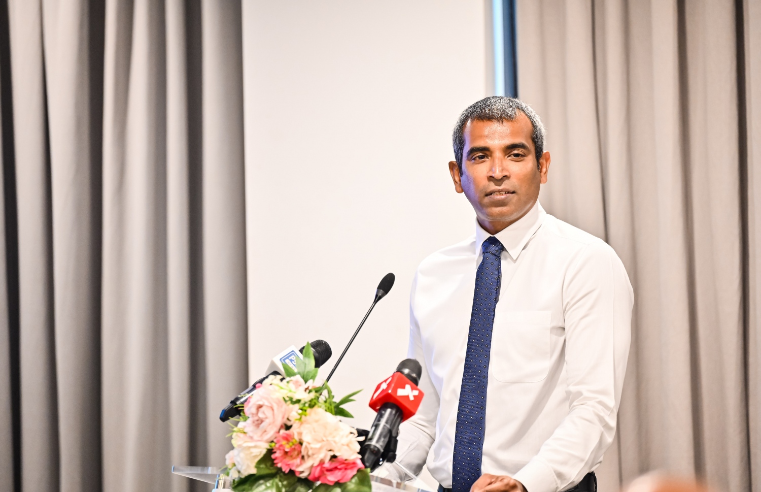 ޕީސީބީގެ އެކްޝަން ޕްލޭން ތައާރަފްކުރަން ބޭއްވި ރަސްމިއްޔާތުގައި އޮޑިޓާ ޖެނެރަލް ނިޔާޒީ ވާހަކަދައްކަވަނީ-- ފޮޓޯ: ނިޝާން އަލީ / މިހާރު