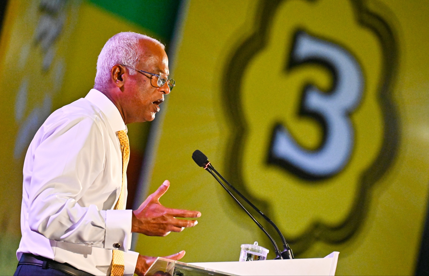 އެމްޑީޕީގެ ރިޔާސީ ކެންޑިޑޭޓް ރައީސް އިބްރާހިމް މުހައްމަދު ސޯލިހުގެ ކެމްޕެއިނަށް ސޯޝަލް ސެންޓަރުގައި ބޭއްވި ޖަލްސާގައި އެމަނިކުފާނު ވާހަކަދައްކަވަނީ.-- ފޮޓޯ: ނިޝާން އަލީ | މިހާރު