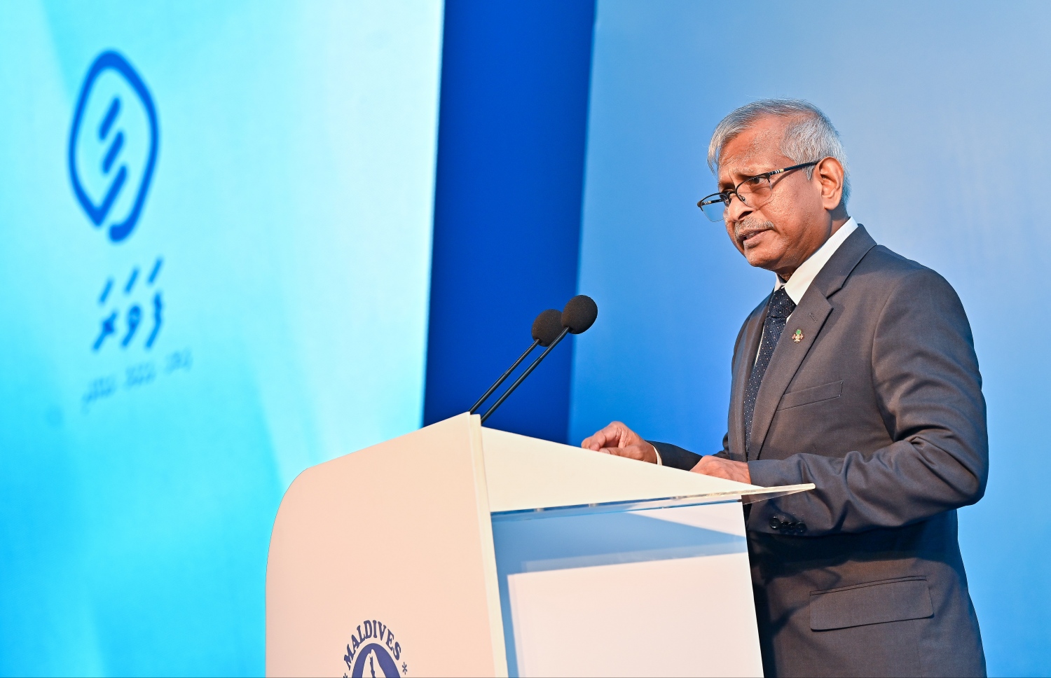 އެމްއެމްއޭގެ އިންސްޓެންޓް ޕޭމެންޓް ސިސްޓަމް ތައާރަފް ކުރުމަށް ބޭއްވި ރަސްމިއްޔާތުގައި ގަވަރުނަރު އަލީ ހާޝިމު ވާހަކަދައްކަވަނީ -- ފޮޓޯ: ފަޔާޒް މޫސާ / މިހާރު