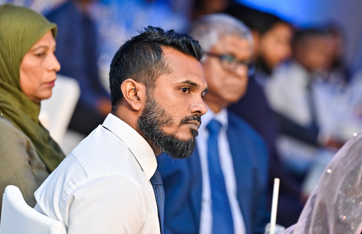 އިންސްޓެންޓް ޕޭމެންޓް ސިސްޓަމް "ފަވަރަ" އިފްތިތާހުކުރުމަށް ކްރޮސްރޯޑްސްގައި ބޭއްވި ރަސްމިއްޔާތުގައި ބައެއް ބޭންކްތަކުގެ ބޭފުޅުން ބައިވެރިވެވަޑައިގަންނަވަނީ.--- ފޮޓޯ: ފަޔާޒު މޫސާ | މިހާރު