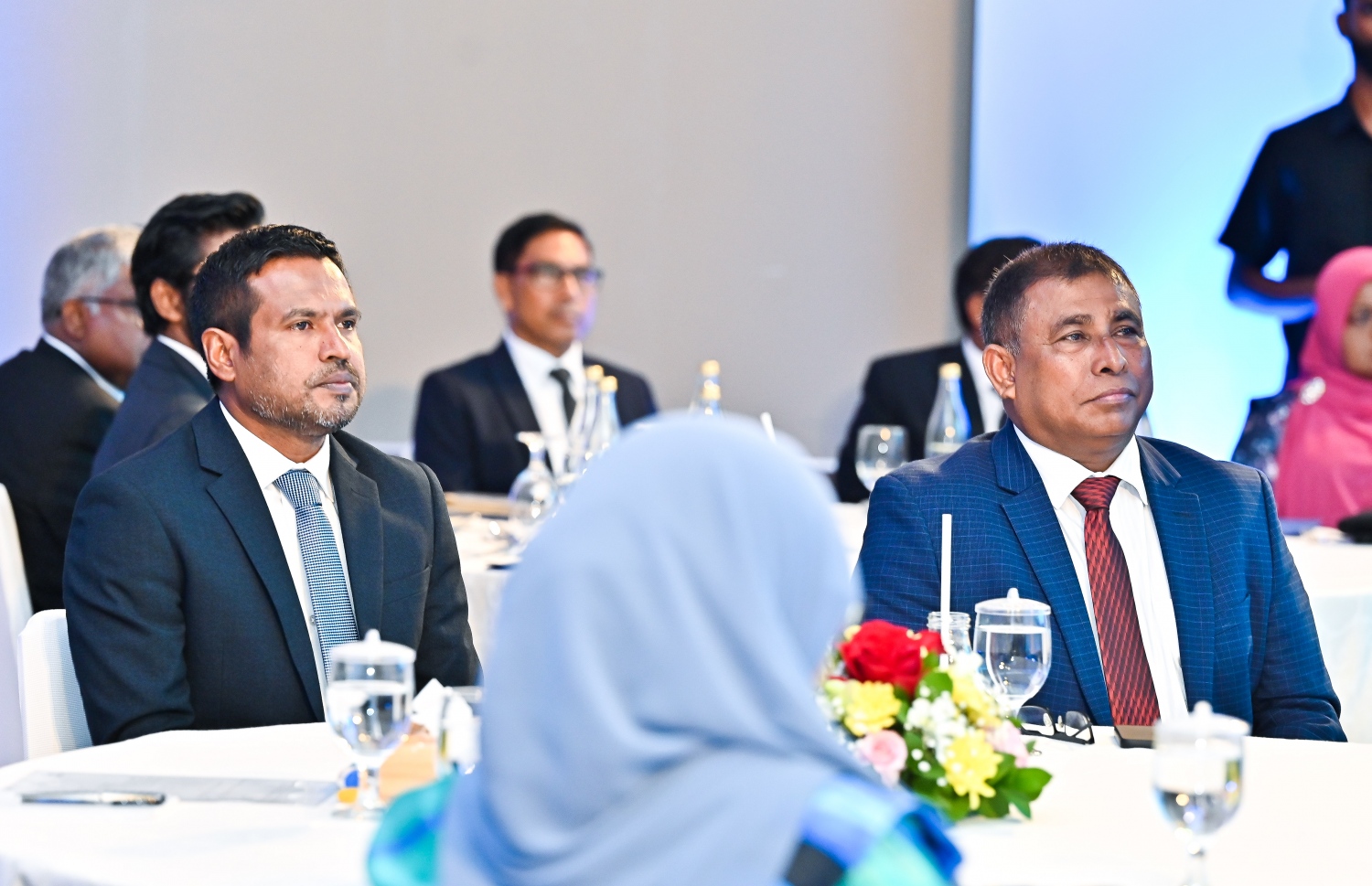 އެމްއެމްއޭގެ އިންސްޓެންޓް ޕޭމެންޓް ސިސްޓަމް "ފަވަރަ" ރަސްމީކޮށް، އިފުތިތާހު ކުރުމަށް ބޭއްވި ރަސްމިއްޔާތުގައި ޓުއަރިޒަމް މިނިސްޓަރު ޑރ. އަބްދުﷲ މައުސޫމާއި އެމްއެމްއޭގެ އިސް ބައެއް ބޭފުޅުން ބައިވެރިވެވަޑައިގަންނަވަނީ.--- ފޮޓޯ: ފަޔާޒު މޫސާ | މިހާރު