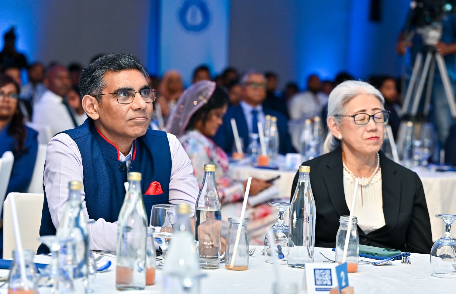 މަރުކަޒީ ބޭންކްގެ "ފަވަރަ" އިންސްޓެންޓް ޕޭމެންޓް ސިސްޓަމް އިފުތިތާހު ކުރުމަށް ބޭއްވި ރަސްމިއްޔާތުގައި، ރާއްޖޭގައި ތިއްބަވާ ބައެއް ބޭރު ގައުމުތަކުގެ ބައެއް ސަފީރުން ބައިވެރިވެވަޑައިގަންނަވަނީ.--- ފޮޓޯ: ފަޔާޒު މޫސާ | މިހާރު