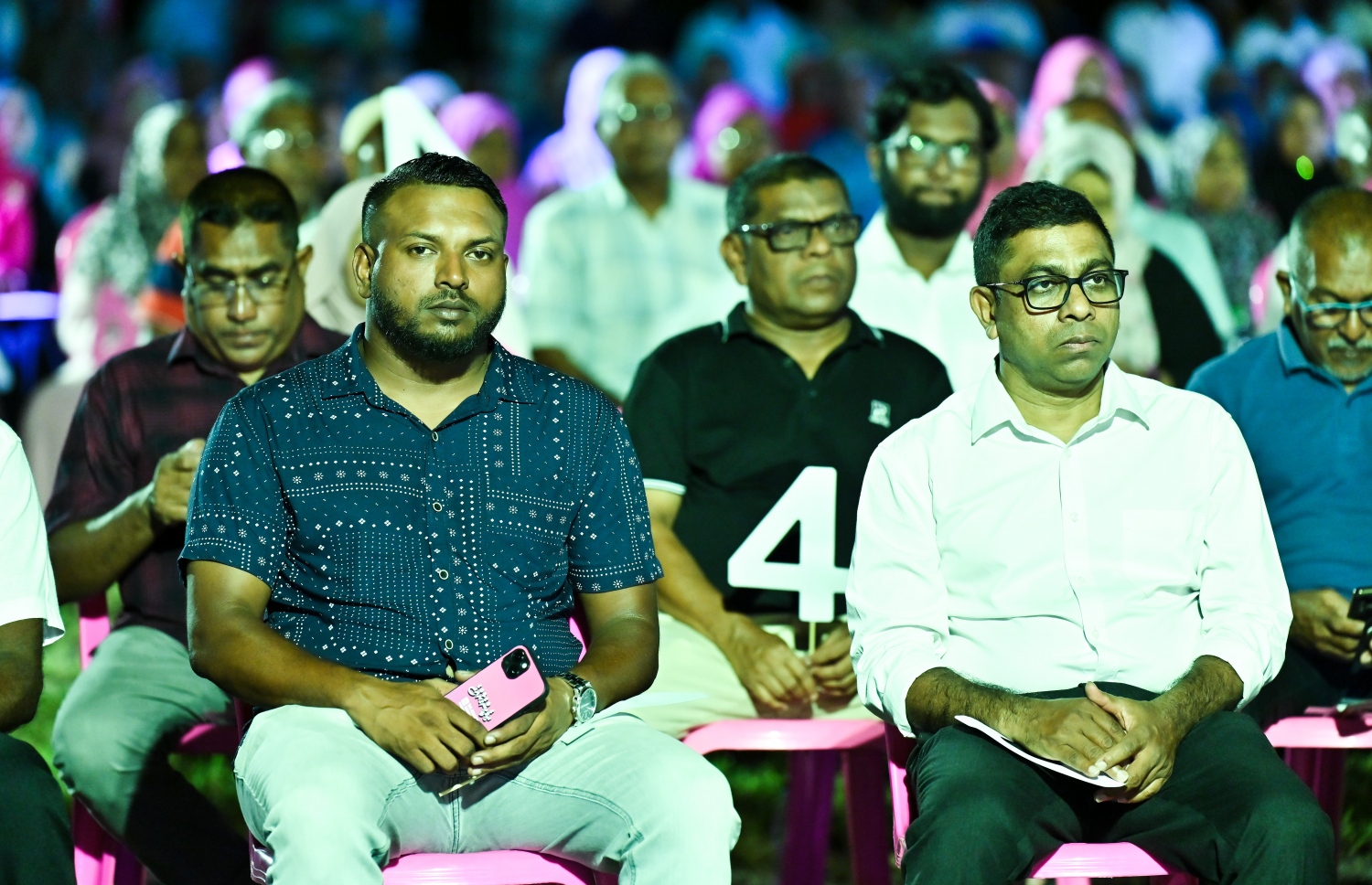 ފުވައްމުލަކުގައި ބޭއްވި މުއިއްޒުގެ ކެމްޕެއިން ޖަލްސާގައި މާލޭގެ ޑެޕިއުޓީ މޭޔަރު ނަރީޝް ބައިވެރިވެވަޑައިގަންނަވަނީ.--- ފޮޓޯ: ނިޝާން އަލީ| މިހާރު