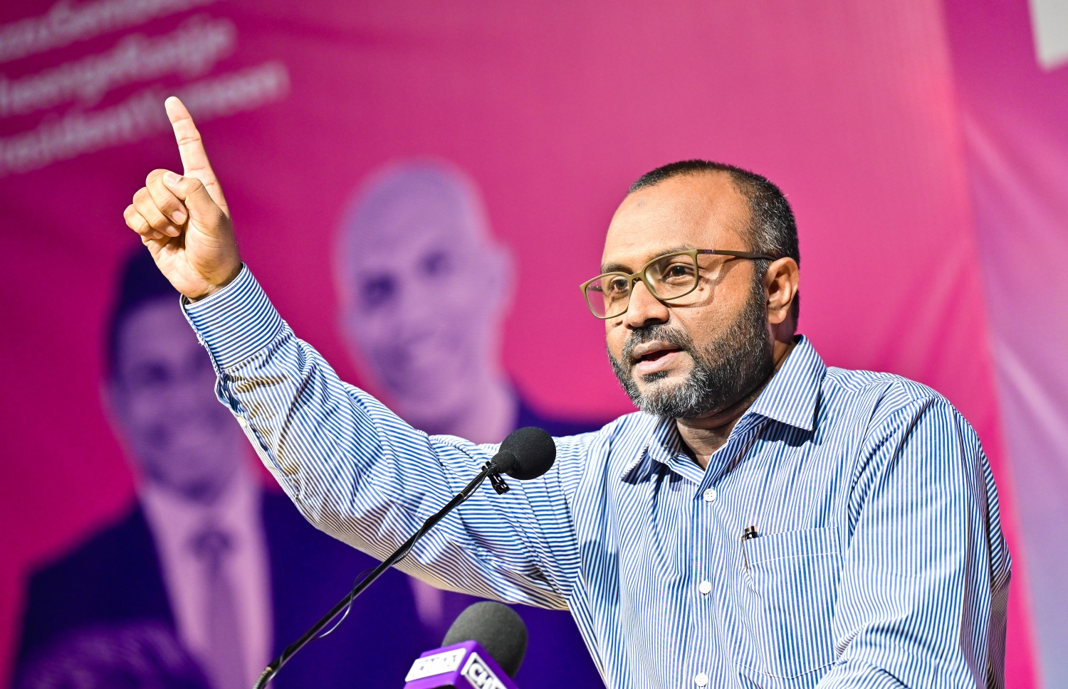 ފުވައްމުލަކުގައި ބޭއްވި މުއިއްޒުގެ ކެމްޕެއިން ޖަލްސާގައި ކުރީގެ އިސްލާމިކް މިނިސްޓަރު ޑރ. މުހައްމަދު ޝަހީމް ވާހަކަ ދައްކަވަނީ.--- ފޮޓޯ: ނިޝާން އަލީ | މިހާރު