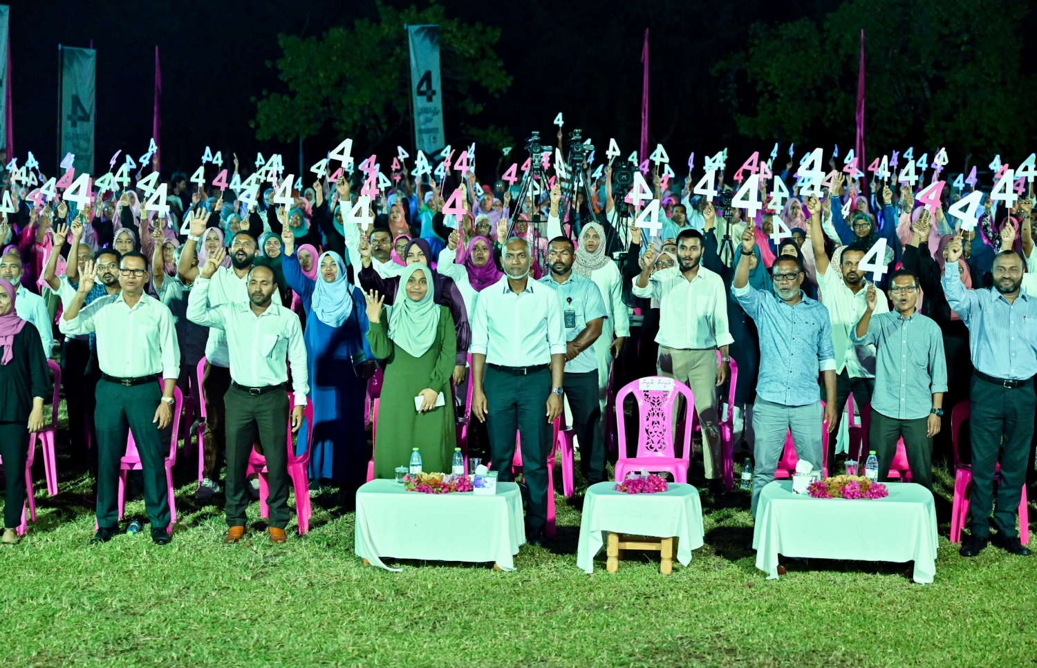 ޑރ. މުއިއްޒު ފުވައްމުލަކަށް ކުރެއްވި ކެމްޕެއިން ދަތުރު