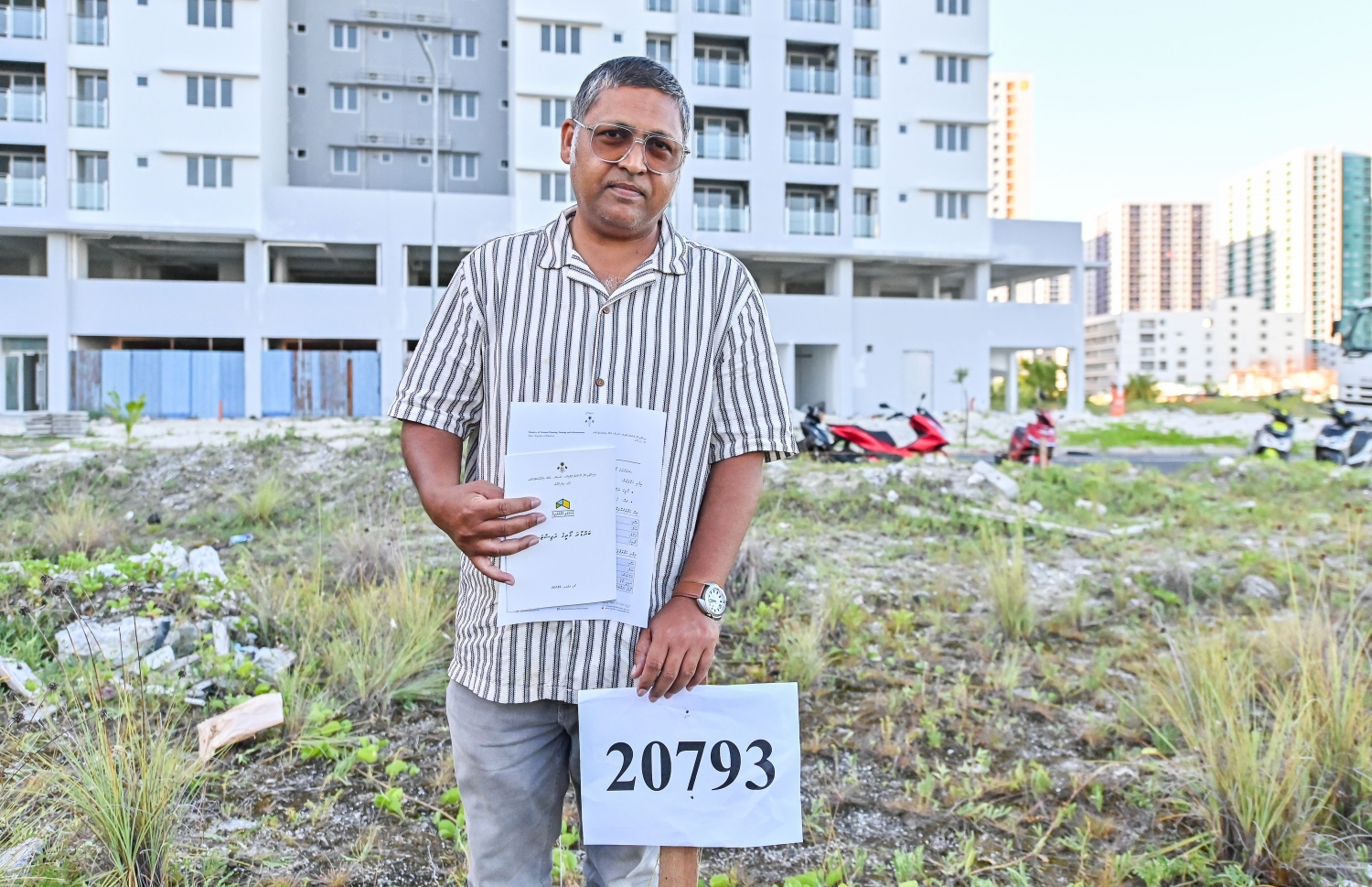 ގޯތި ލިބުނު މީހުންނާ ބިން ހަވާލުކުރަން ފެށުން