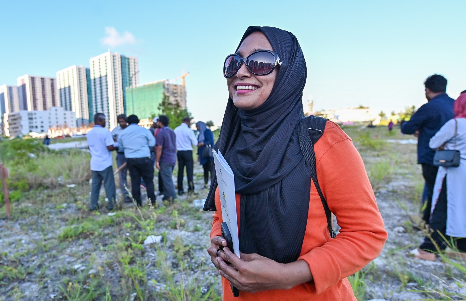 ބިންވެރިޔާ ސްކީމްގެ ދަށުން، މާލެ ސަރަހައްދުން ގޯތި ލިބުނު މީހަކު ހުޅުމާލެއިން ގޯތި ދިން ސަރަޙައްދުގައި-- ފޮޓޯ: ފަޔާޒް މޫސާ / މިހާރު