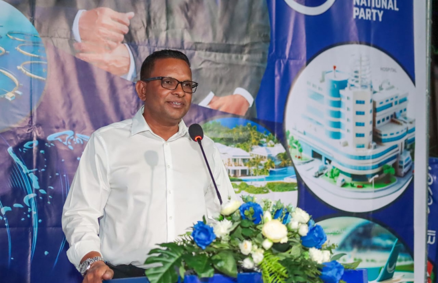 ވިލިނގިލީގައި ރޭ ބޭއްވި ކެމްޕެއިން ޖަލްސާގައި ނާޒިމް ވާހަކަ ދައްކަވަނީ.