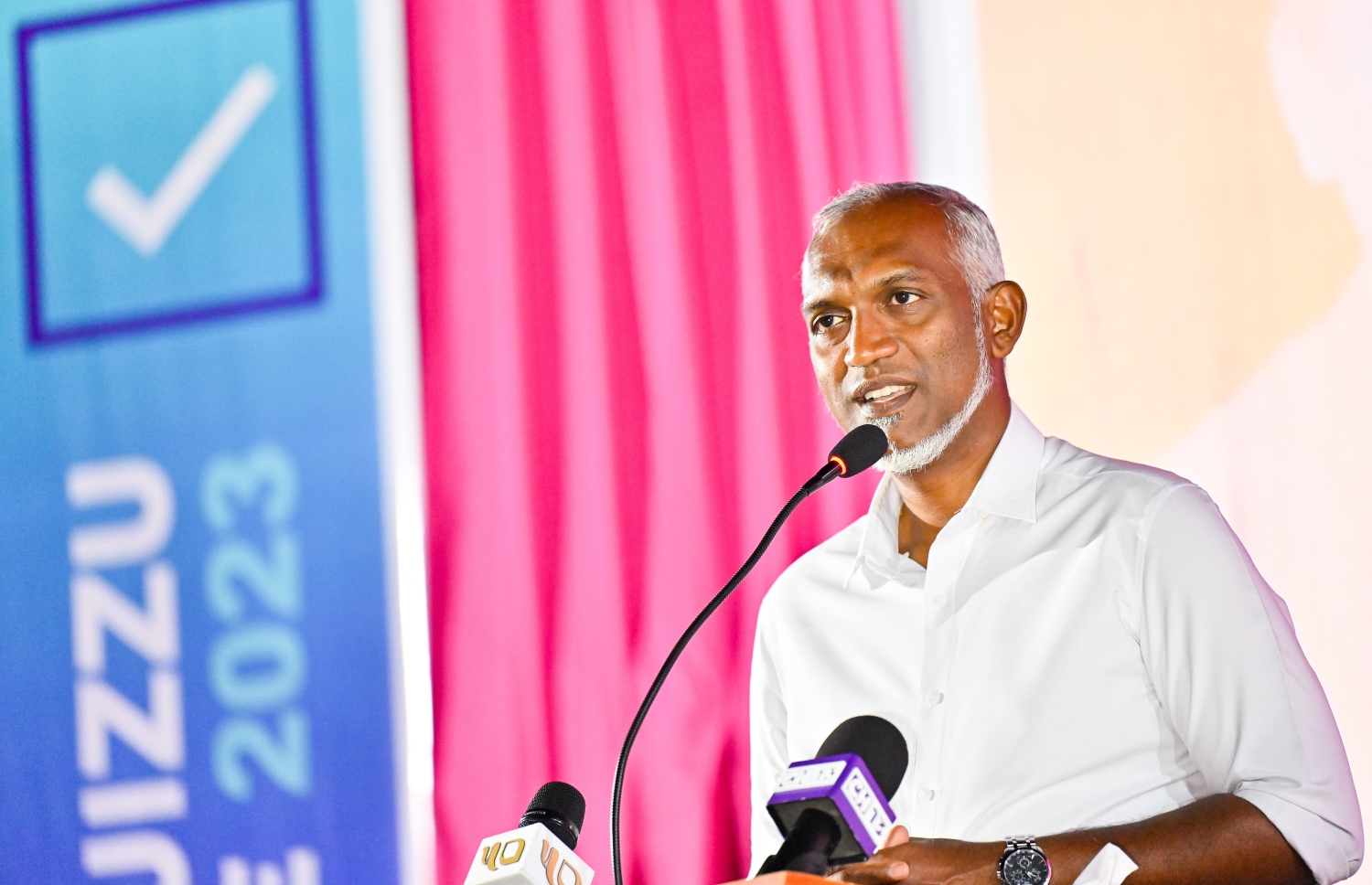 ތިނަދޫގައި މިރޭ ބޭއްވި ޖަލްސާގެ ތެރެއިން: ގިނަ ވައުދުތަކެއް މުއިއްޒު ވެވަޑައިގެންނެވި - ފޮޓޯ: ނިޝާން އަލީ | މިހާރު