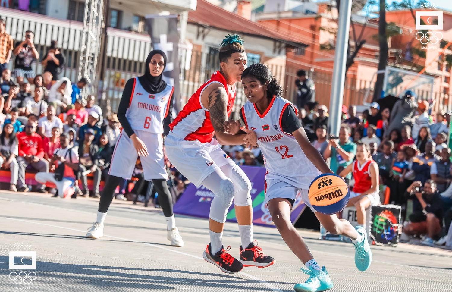 އަންހެން ތުރީ އޮން ތުރީ ބާސްކެޓްބޯޅަ ޓީމު ސީޝެލްސްއާ ދެކޮޅަށް ކުޅުނު މެޗުގެ ތެރެއިން.-- ފޮޓޯ: މުހައްމަދު ޝާބިން/ އެމްއޯސީ