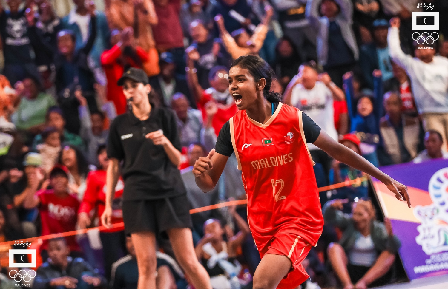 އަންހެން ޓީމު ލޯ މެޑަލް ޔަގީން ކުރުމަށް ފަހު.-- ފޮޓޯ: މުހައްމަދު ޝާބިން/ އެމްއޯސީ