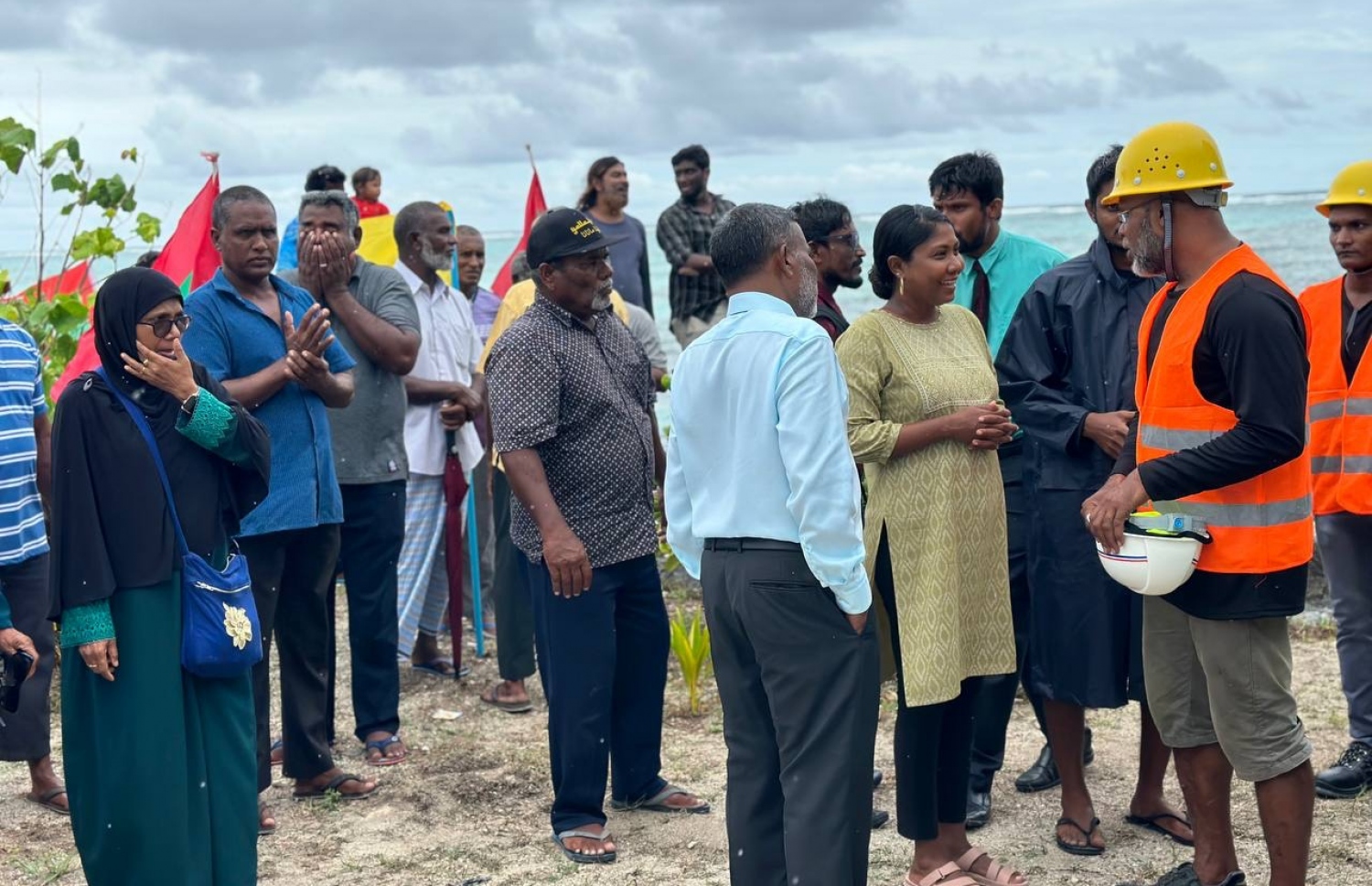 ބ.ތުޅާދޫ ބިން ހިއްކުމުގެ ޕްރޮޖެކްޓްގެ އަމަލީ މަސައްކަތް ފެށުމުގެ ރަސްމިއްޔާތުގައި އެ ދާއިރާގެ މަޖިލީސް މެންބަރު ހިސާން ހުސެއިން ވަނީ ބައިވެރިވެފައި-- ފޮޓޯ: ރައީސް އޮފީސް