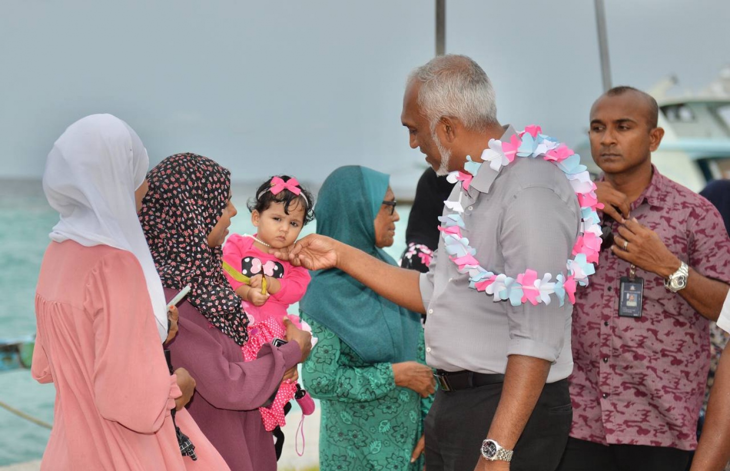 މަޑުއްވަރީން މުއިއްޒަށް މަރުހަބާ ދަންނަވަނީ: އެ ރަށު ބިން ހިއްކަވާނެ ކަމަށް ވިދާޅުވި