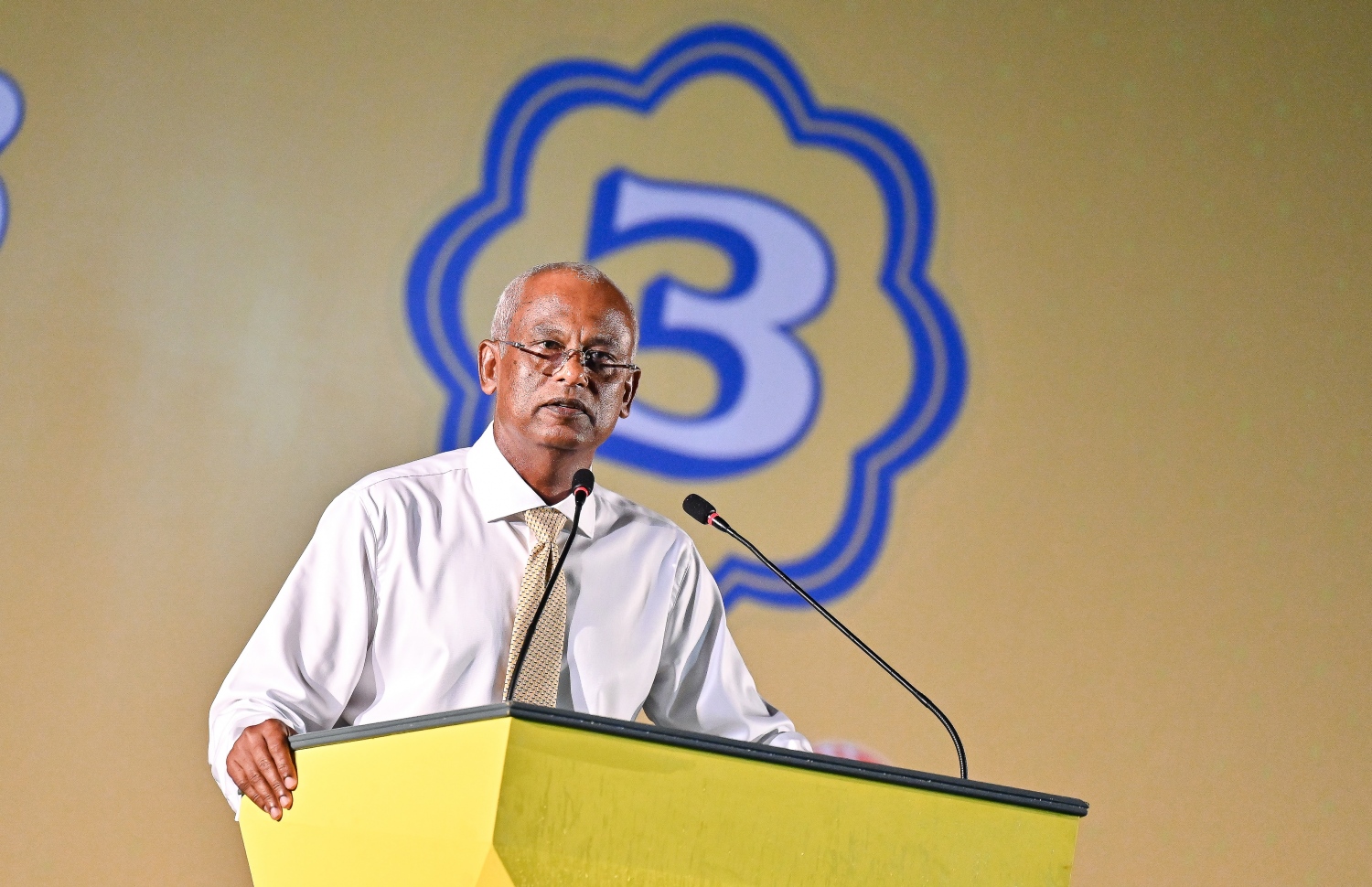 ރައީސް އިބްރާހިމް މުހައްމަދު ސޯލިހުގެ ކެމްޕެއިނަށް ގދ. ތިނަދޫގައި ބޭއްވި ޖަލްސާގައި އެމަނިކުފާނު ވާހަކަދައްކަވަނީ.-- ފޮޓޯ: ފަޔާޒް މޫސާ | މިހާރު