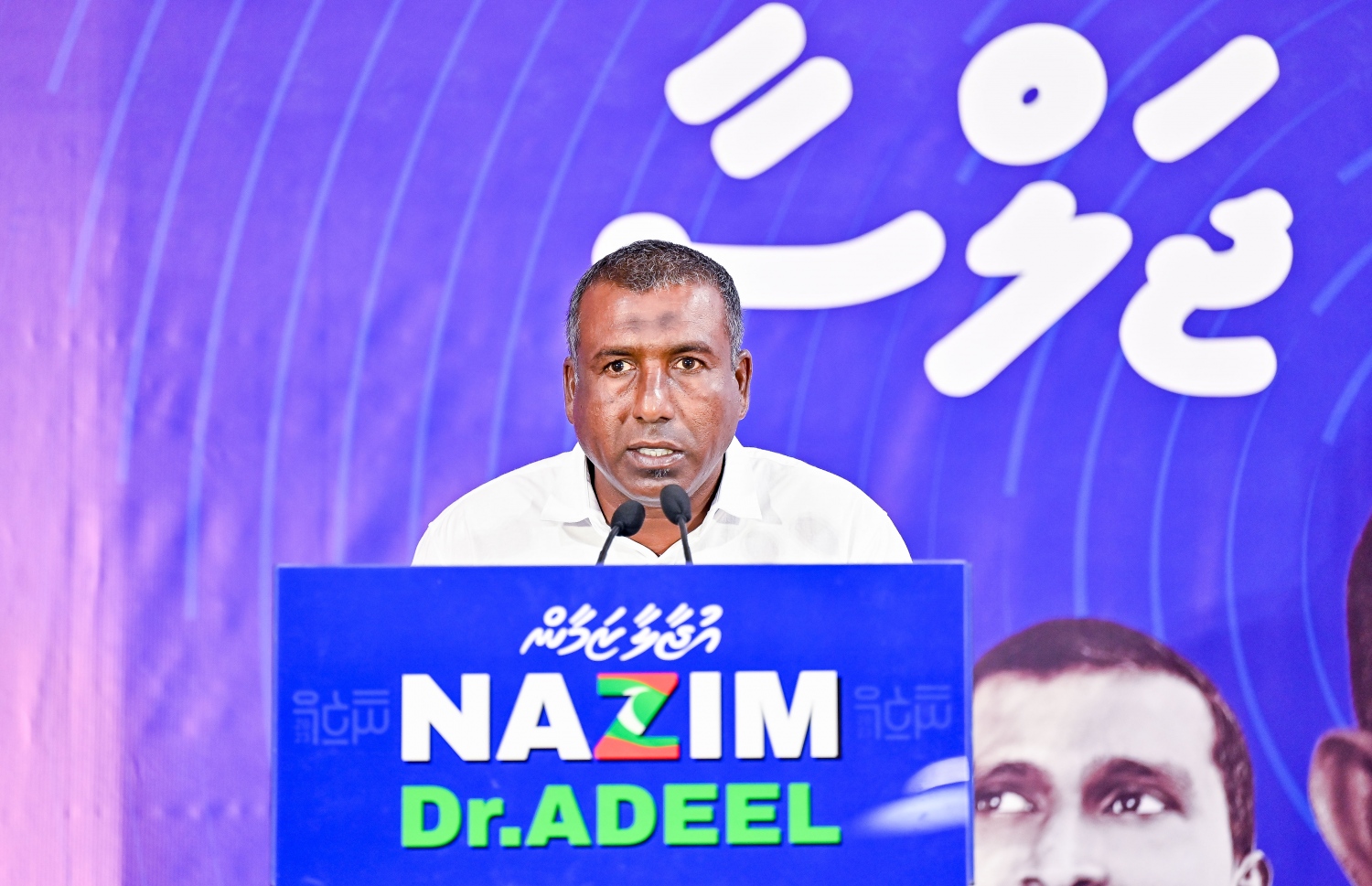 އެމްއެންޕީގެ ފަރާތުން މިރޭ ބޭއްވި "އުޖާލާ ޒަމާން" ކެމްޕެއިން ޖަލްސާގައި އެ ޕާޓީއާ އަލަށް ގުޅުނު މީހަކު ވާހަކަ ދައްކަނީ.--- ފޮޓޯ: ފަޔާޒު މޫސާ | މިހާރު