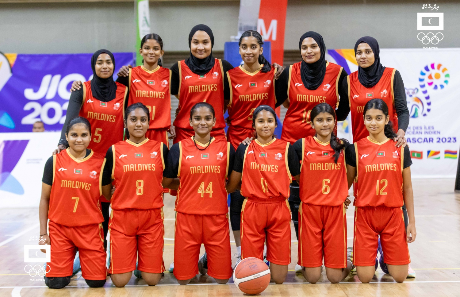 އިއްޔެގެ މެޗުގެ ކުރިން ރާއްޖޭގެ އަންހެން ބާސްކެޓްބޯޅަ ޓީމް.-- ފޮޓޯ: ރާއިފް ޔޫސުފް/ އެމްއޯސީ