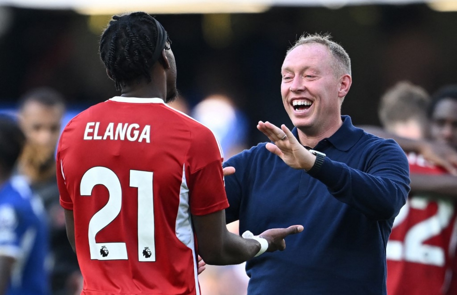 އެލަންގާ (ވ) އާއި ސްޓީވް ކޫޕާ އުފާފާޅު ކުރަނީ: އޭނާ ބުނީ މެޗުން މޮޅުވުން ފޮރެސްޓަށް ހައްގު ކަމަށް --- ފޮޓޯ: އޭއެފްޕީ