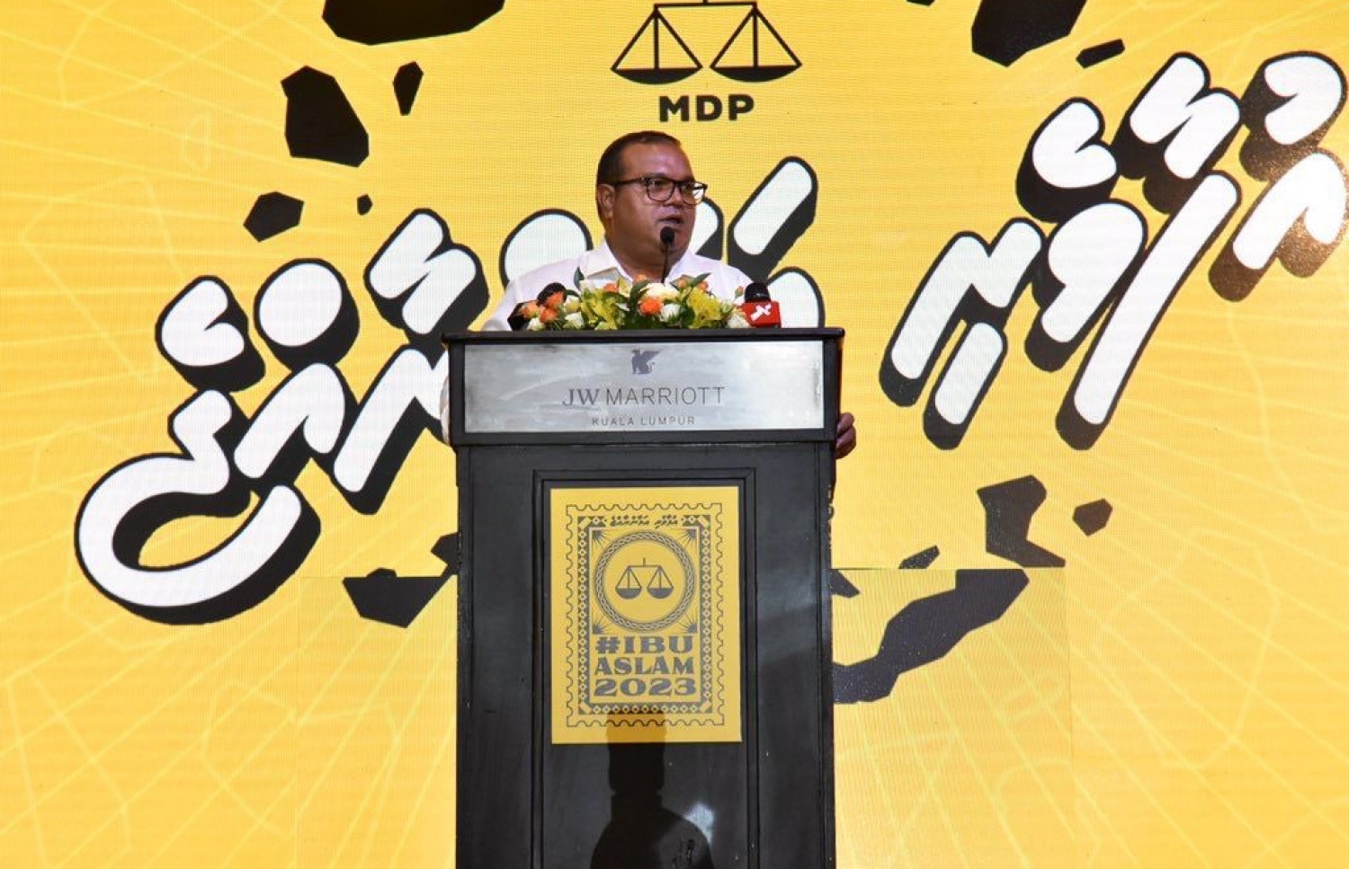 އަސްލަމް މެލޭޝިއާގެ ކެމްޕޭން ޖަލްސާގައި ވާހަކަ ދައްކަވަނީ: އެ ގައުމުގައި ދިރިއުޅޭ ދިވެހިންނަށް ލުއިތަކެއް ހޯދައިދެމުން އަންނަ ކަަމަށް ވިދާޅުވި.
