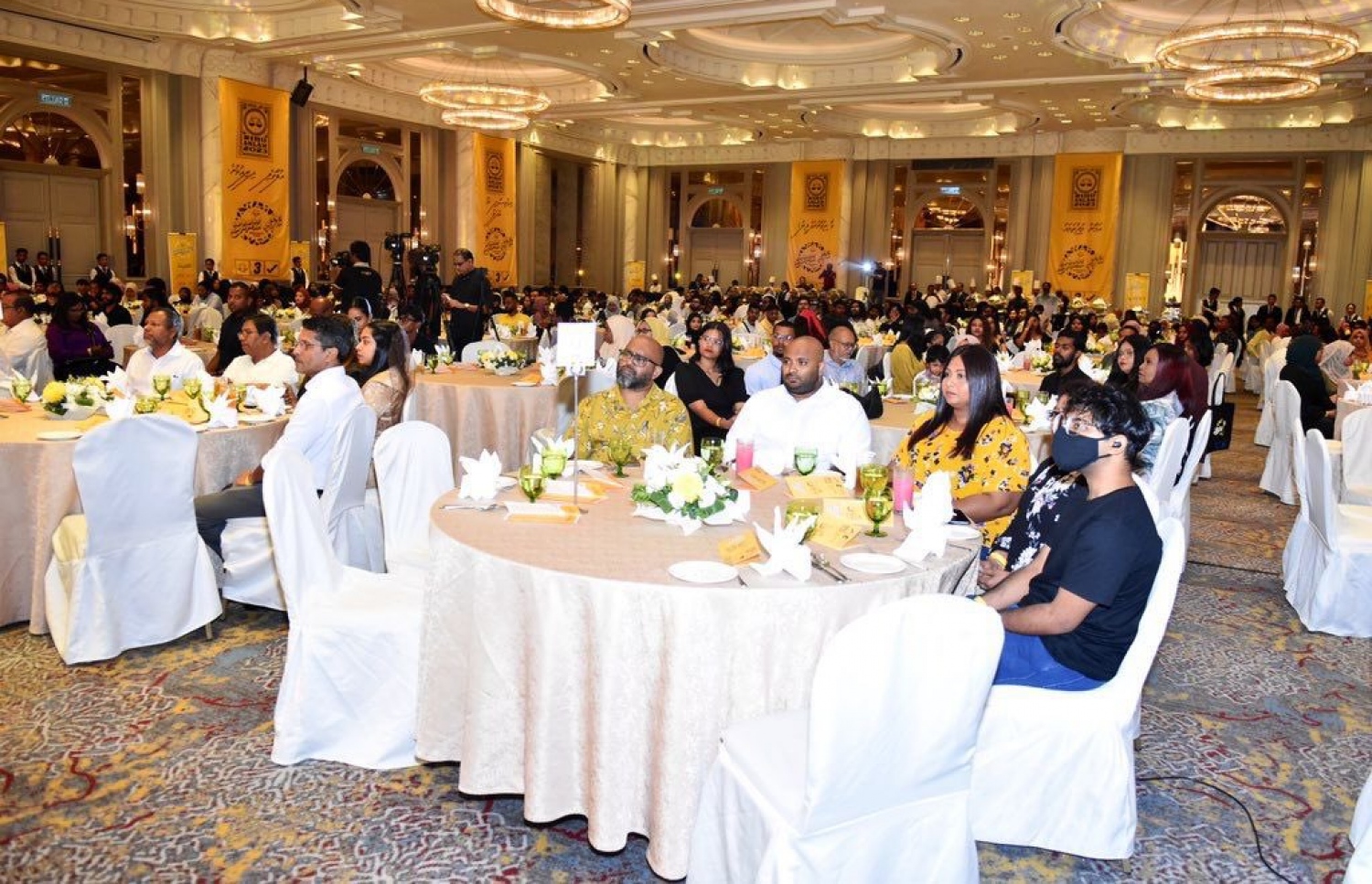 މެލޭޝިއާގައި ބޭއްވި ކެމްޕޭން ޖަލްސާގައި ސަޕޯޓަރުން ބައިވެރިވަނީ. -- ފޮޓޯ | އެމްޑީޕީ