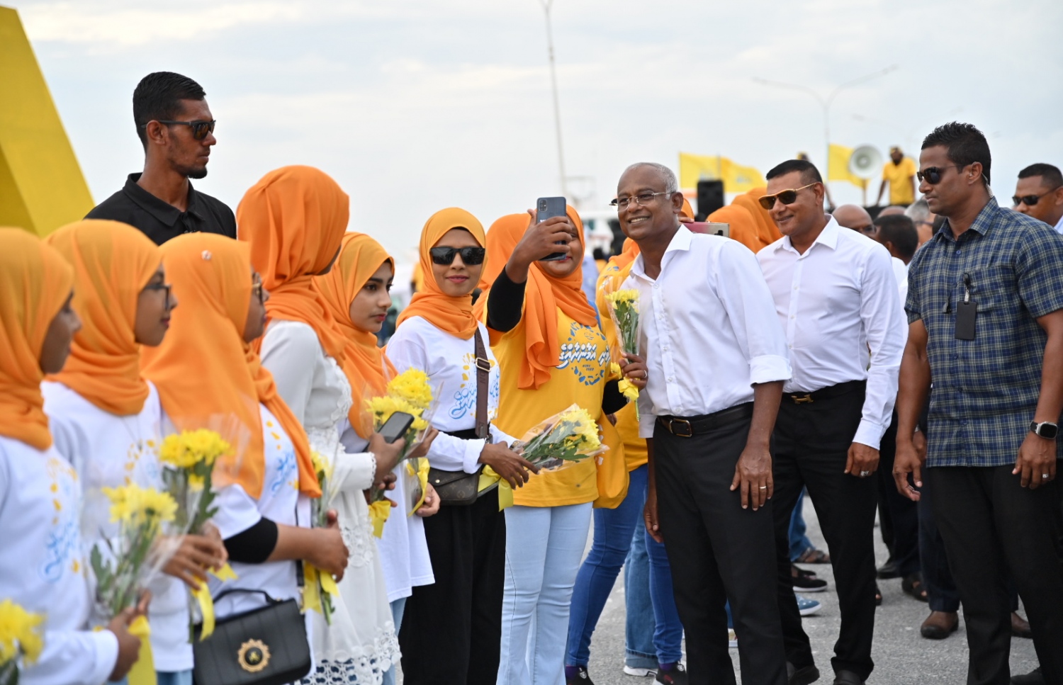 އެމްޑީޕީގެ ރިޔާސީ ކެންޑިޑޭޓް ރައީސް އިބްރާހިމް މުހައްމަދު ސޯލިހު ކެމްޕެއިނަށް ހދ. ކުޅުދުއްފުއްޓަށް ވަޑައިގަތުމުން މަރުހަބާ ކިޔުން.-- ފޮޓޯ: އެމްޑީޕީ